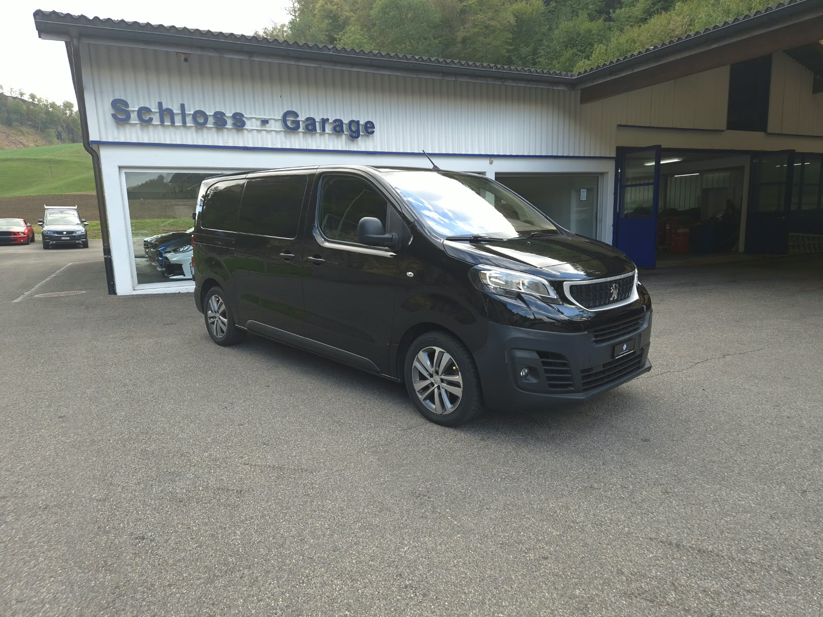 PEUGEOT Expert 2.0 BlueHDi 180 S&S Active Standard EAT6-image-0