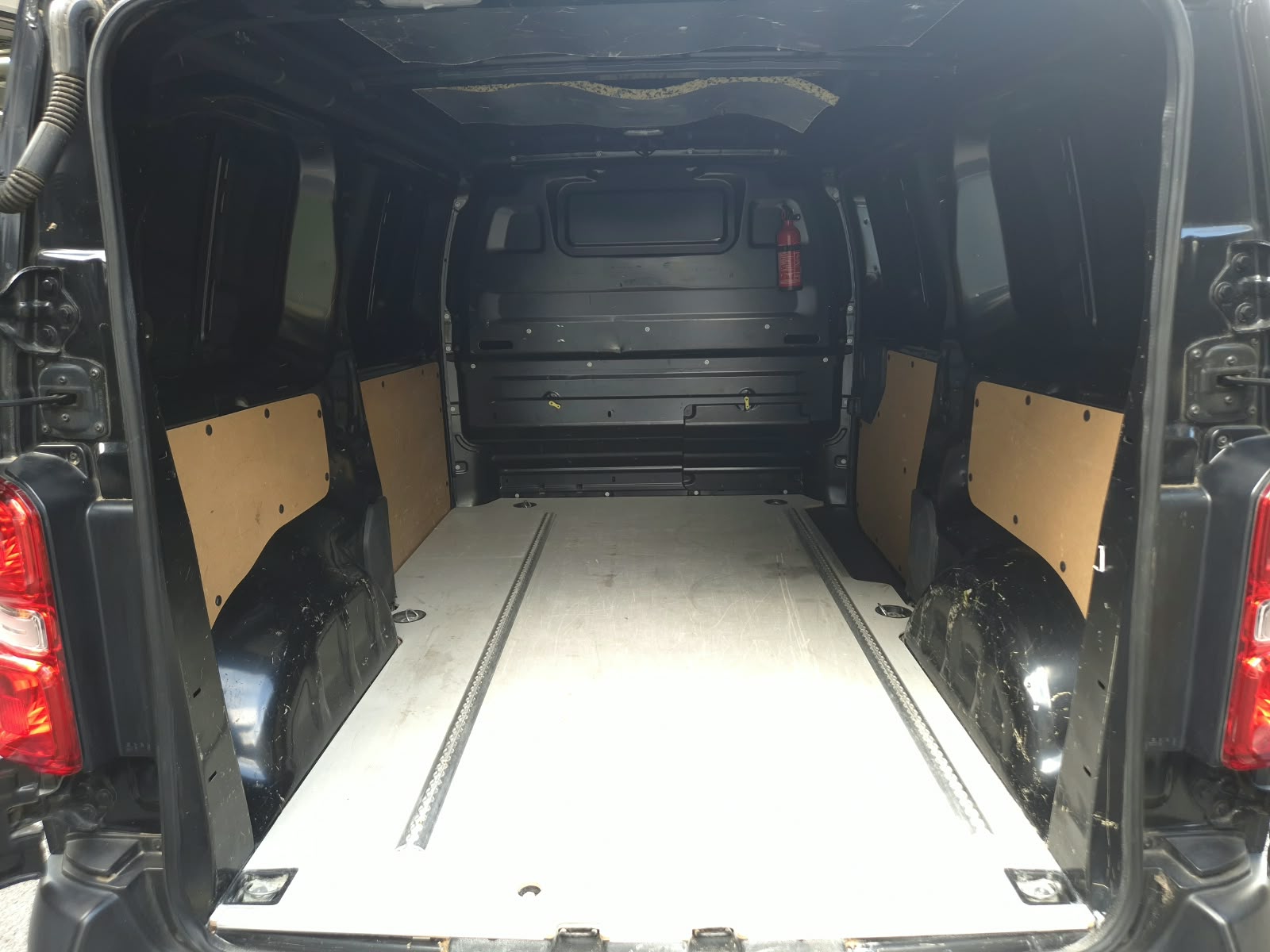 PEUGEOT Expert 2.0 BlueHDi 180 S&S Active Standard EAT6-image-24