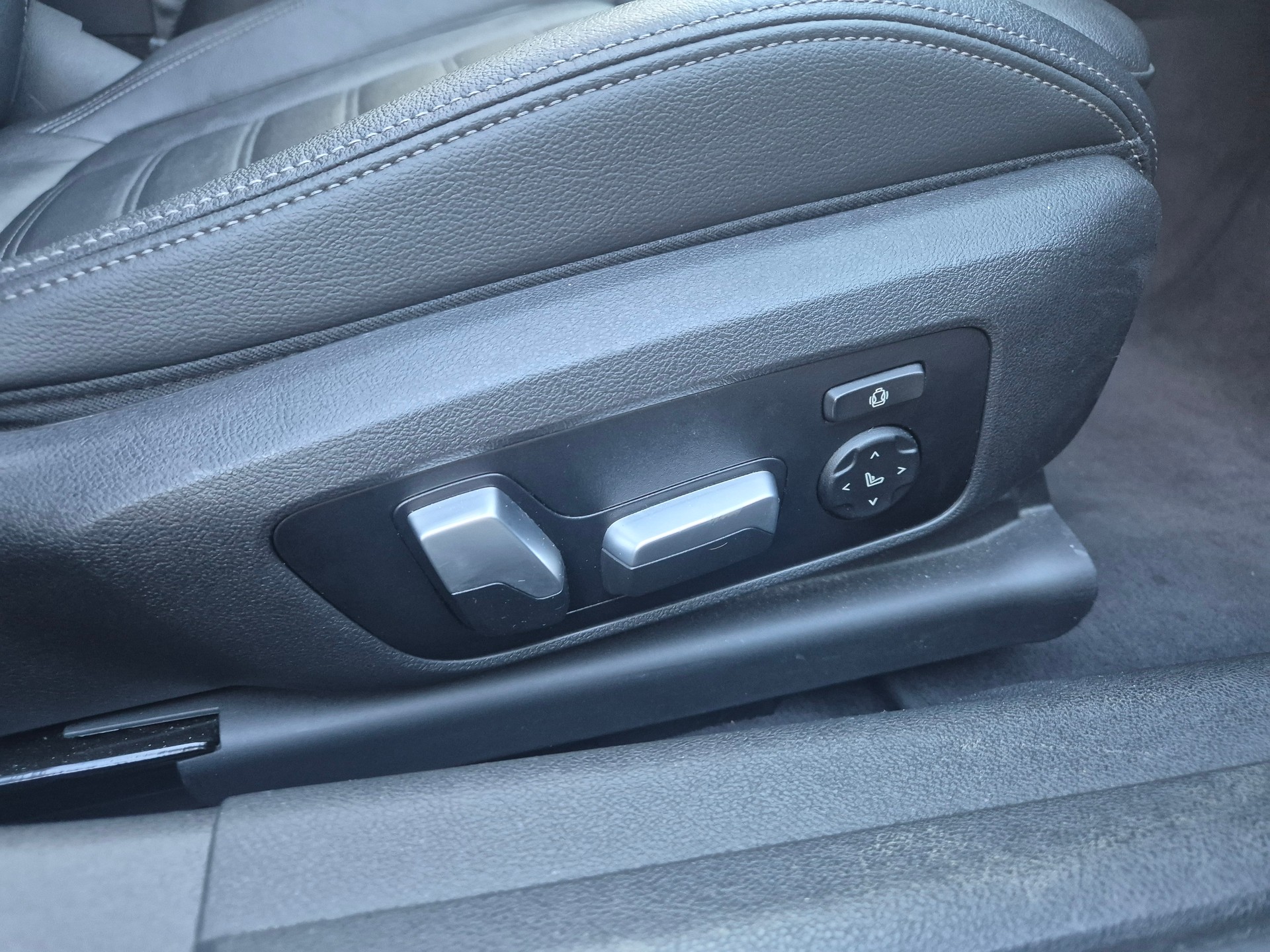 BMW M340i xDrive 48V Touring Steptronic-image-15
