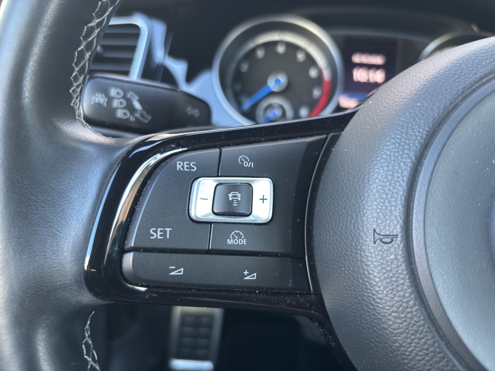VW Golf 2.0 TSI R 4Motion DSG-image-11