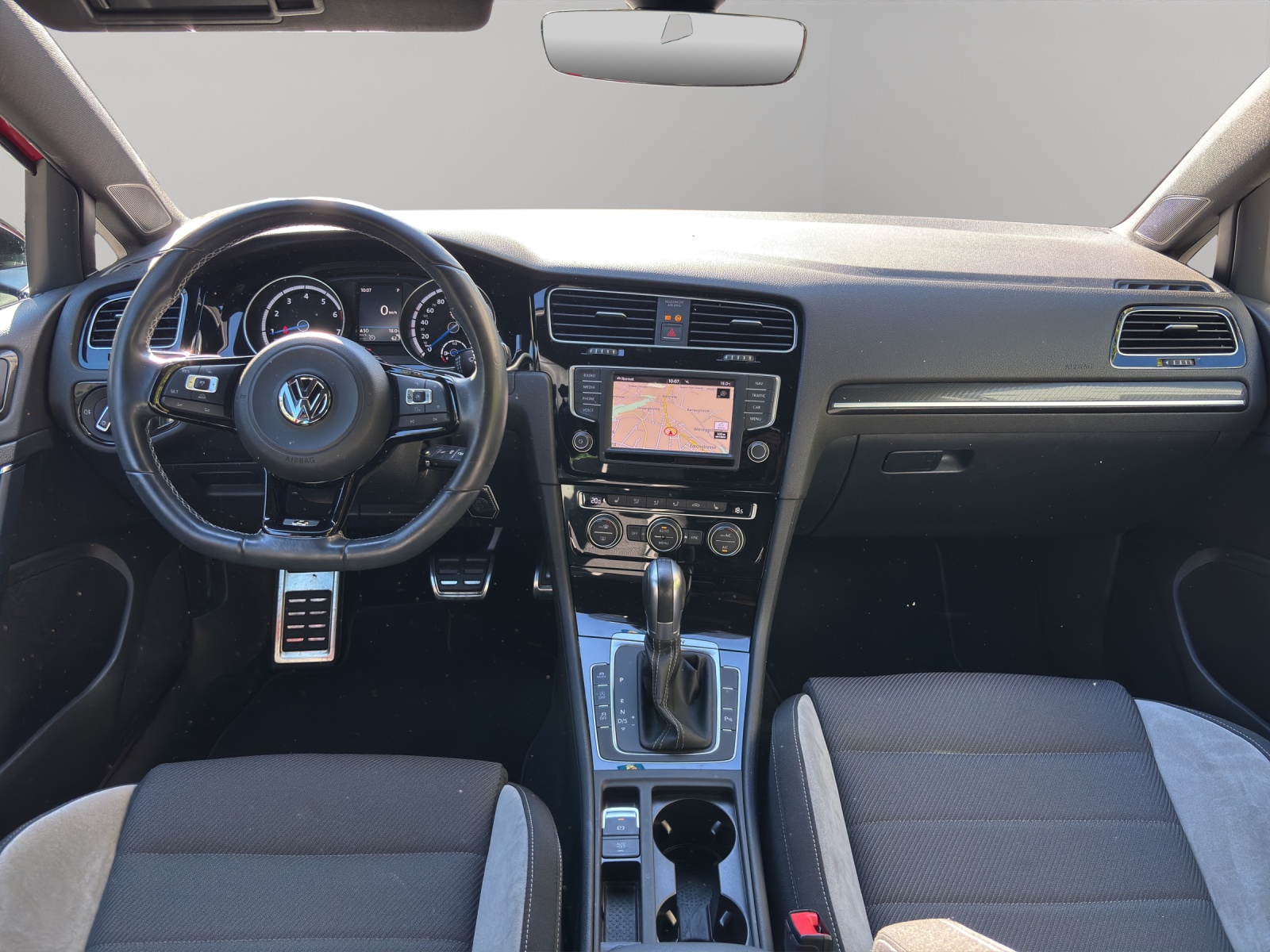 VW Golf 2.0 TSI R 4Motion DSG-image-7
