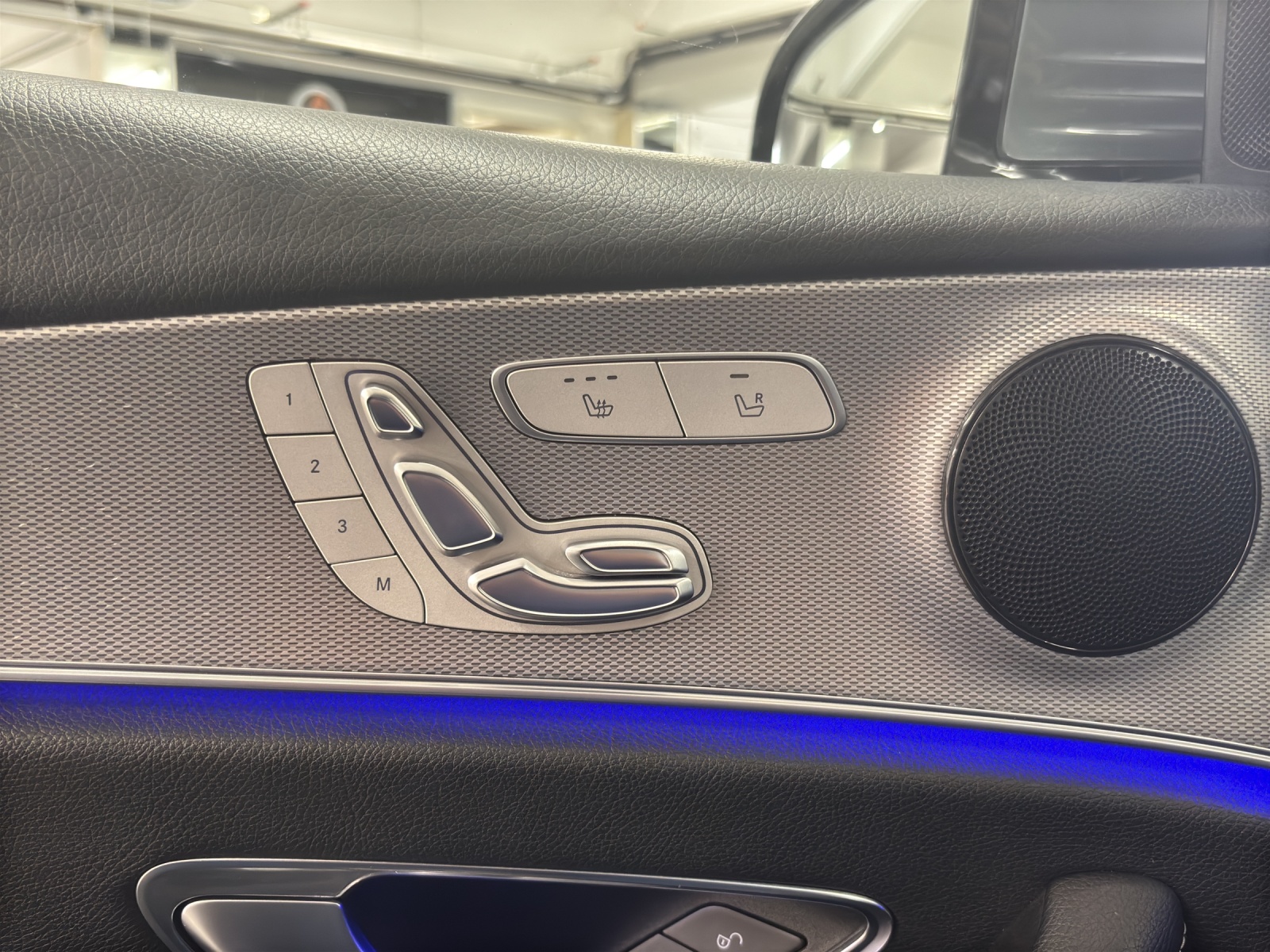 MERCEDES-BENZ E 200 4Matic 9G-Tronic-image-22