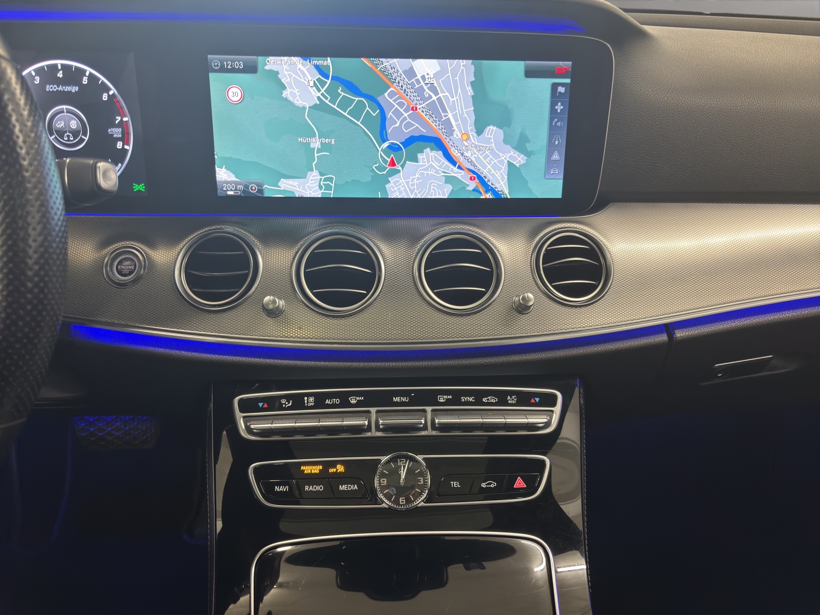 MERCEDES-BENZ E 200 4Matic 9G-Tronic-image-14