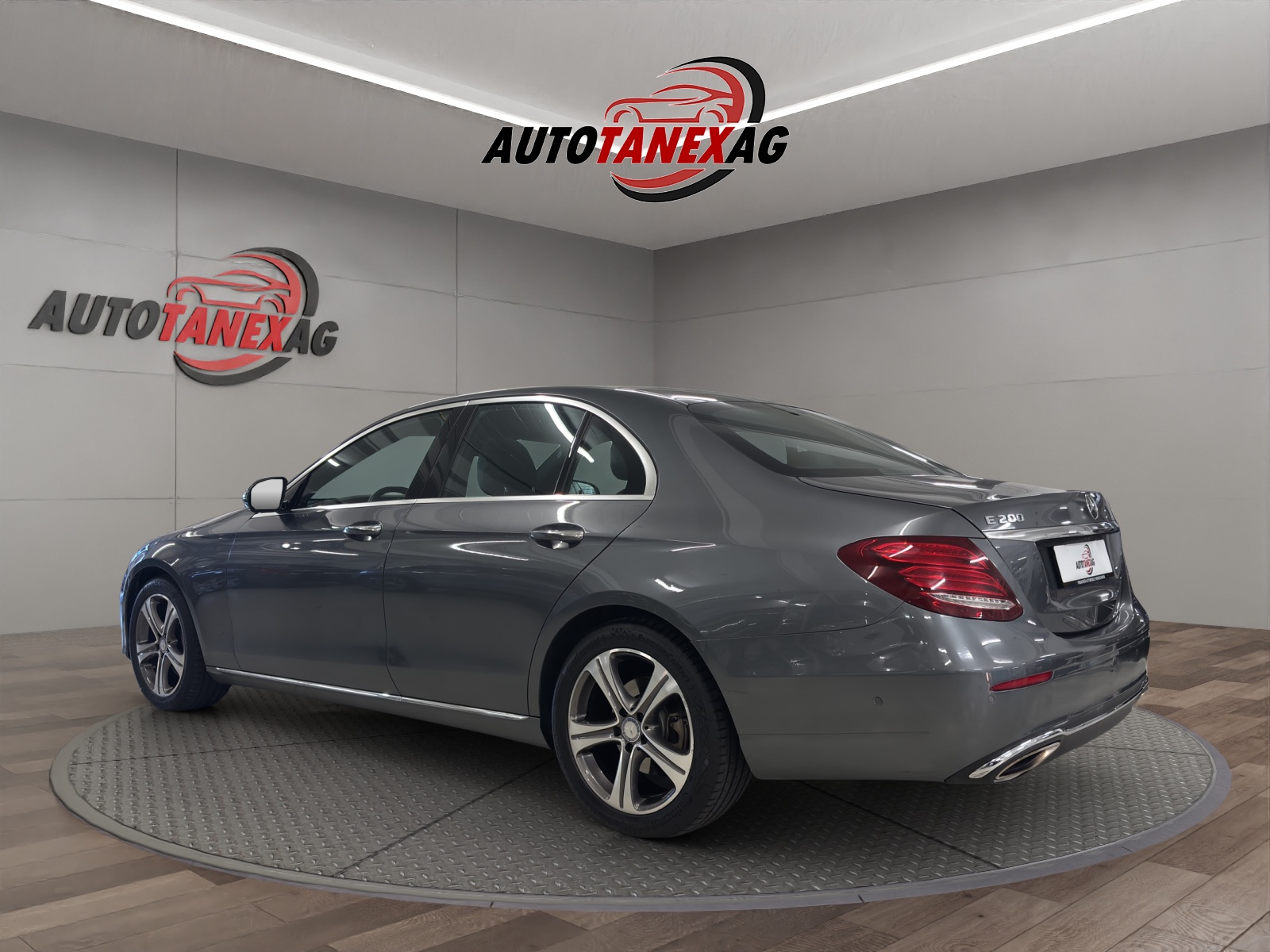 MERCEDES-BENZ E 200 4Matic 9G-Tronic-image-2