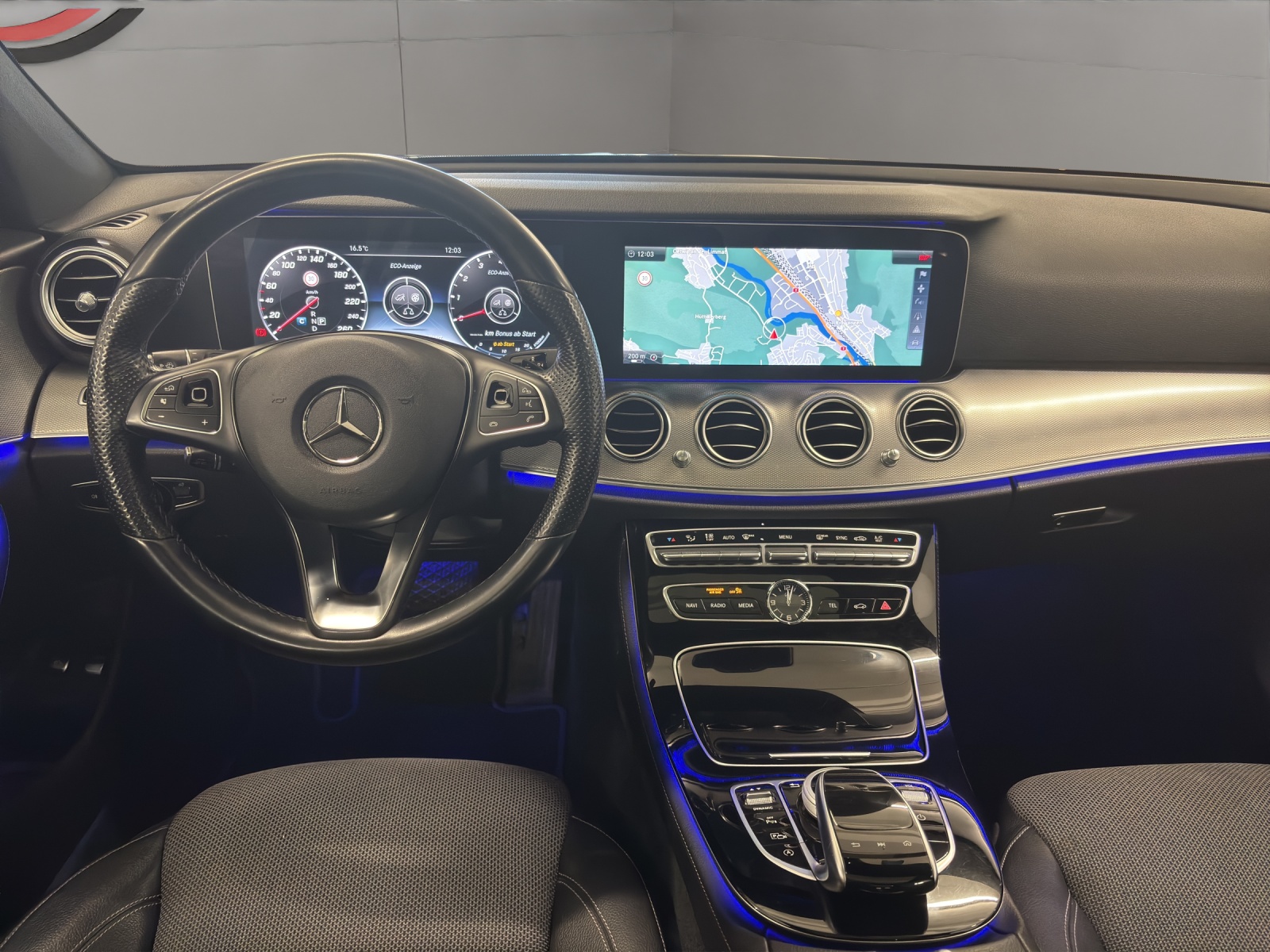 MERCEDES-BENZ E 200 4Matic 9G-Tronic-image-12