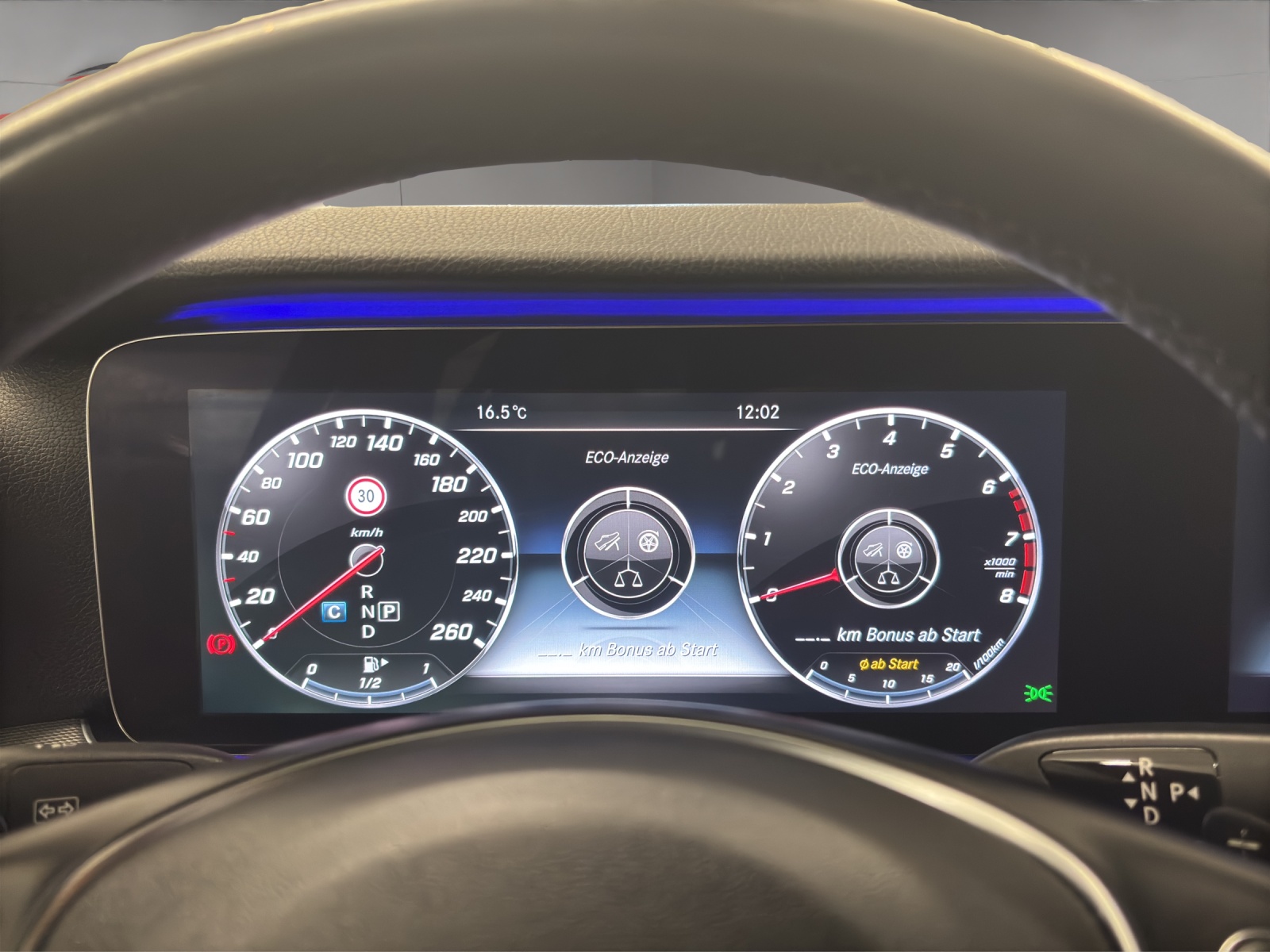 MERCEDES-BENZ E 200 4Matic 9G-Tronic-image-9