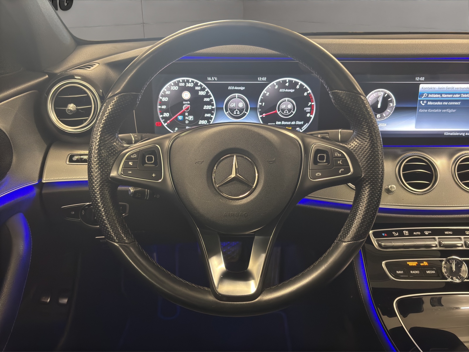 MERCEDES-BENZ E 200 4Matic 9G-Tronic-image-8