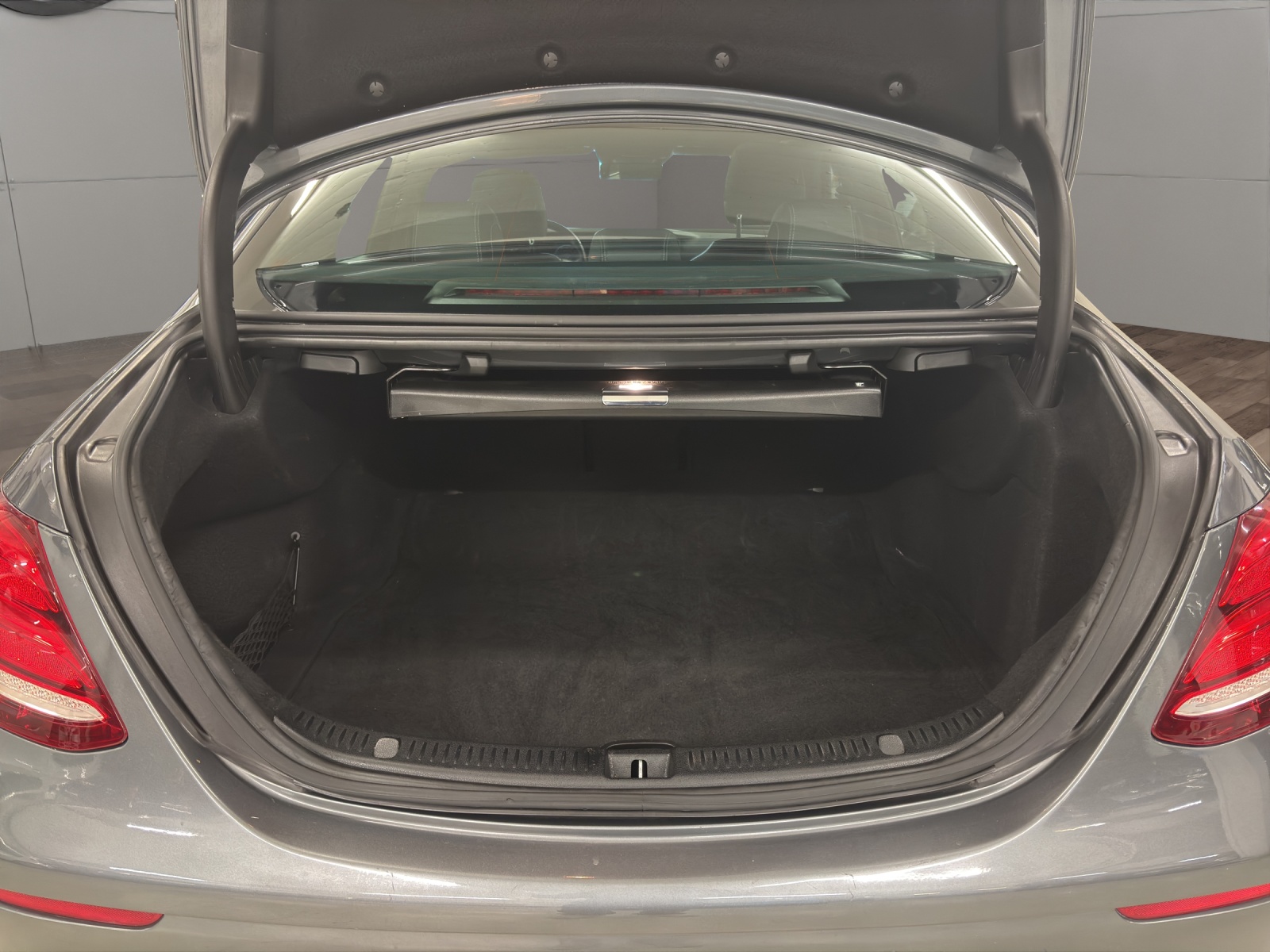 MERCEDES-BENZ E 200 4Matic 9G-Tronic-image-18