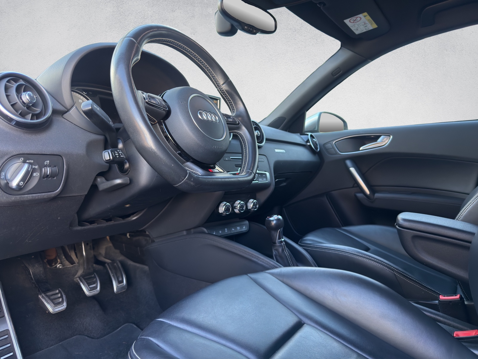 AUDI S1 Sportback 2.0 TFSI quattro-image-13