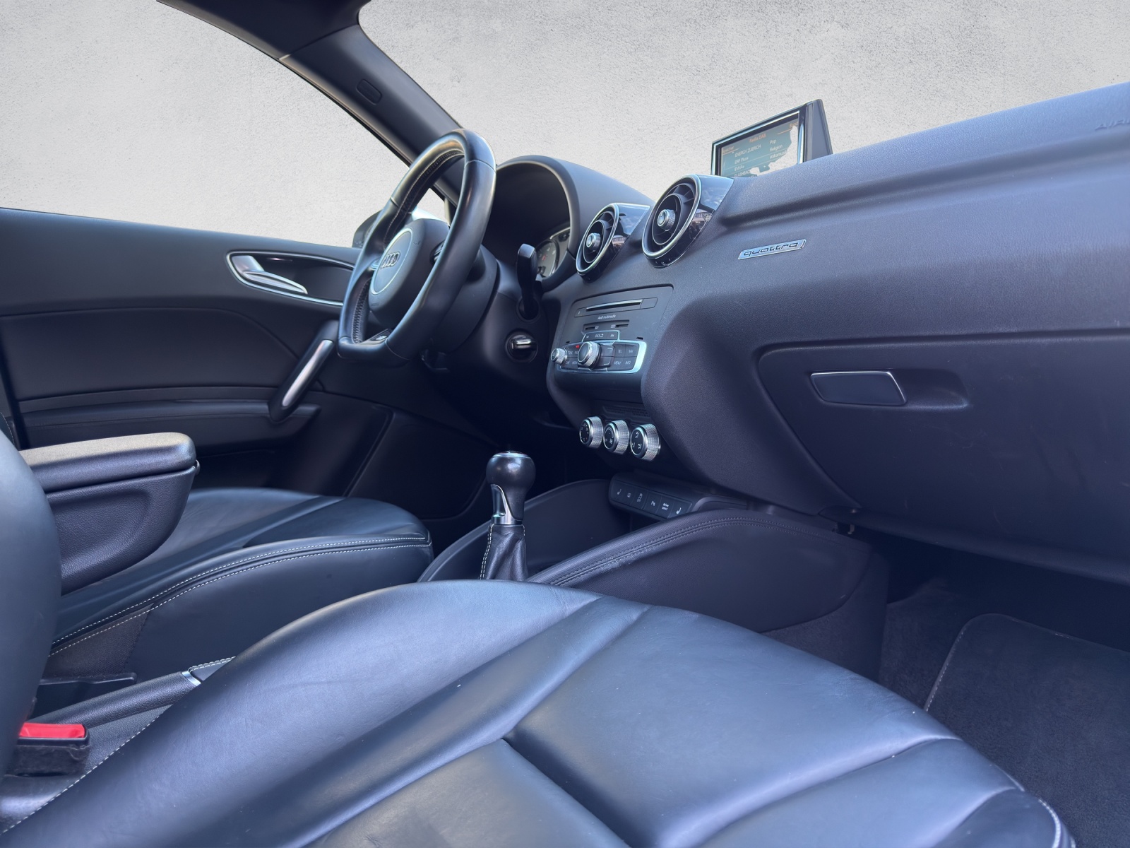 AUDI S1 Sportback 2.0 TFSI quattro-image-14