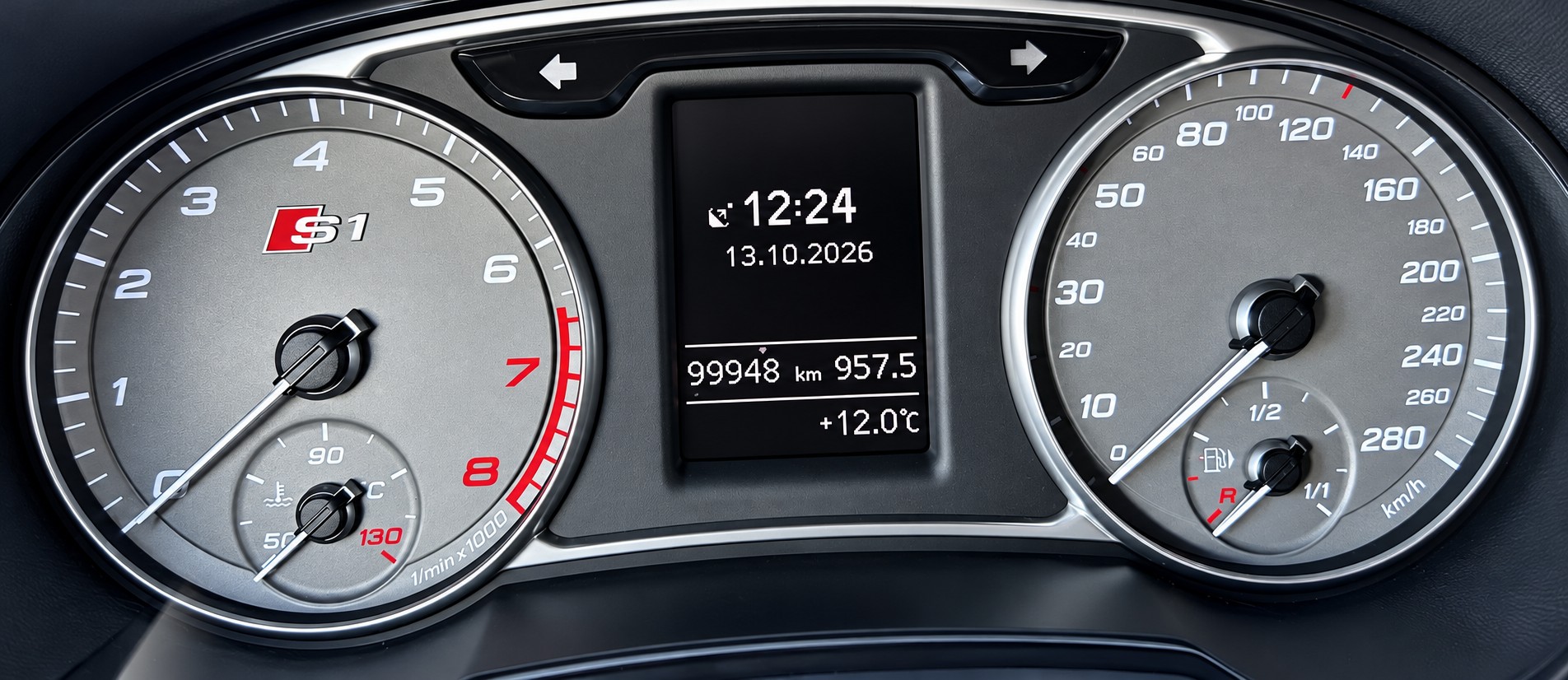 AUDI S1 Sportback 2.0 TFSI quattro-image-10