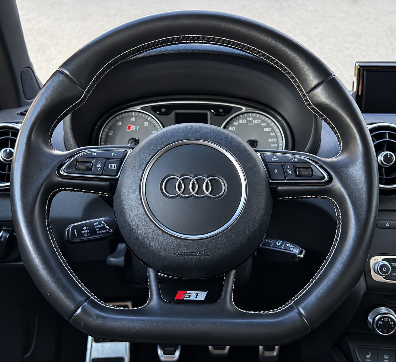 AUDI S1 Sportback 2.0 TFSI quattro-image-9
