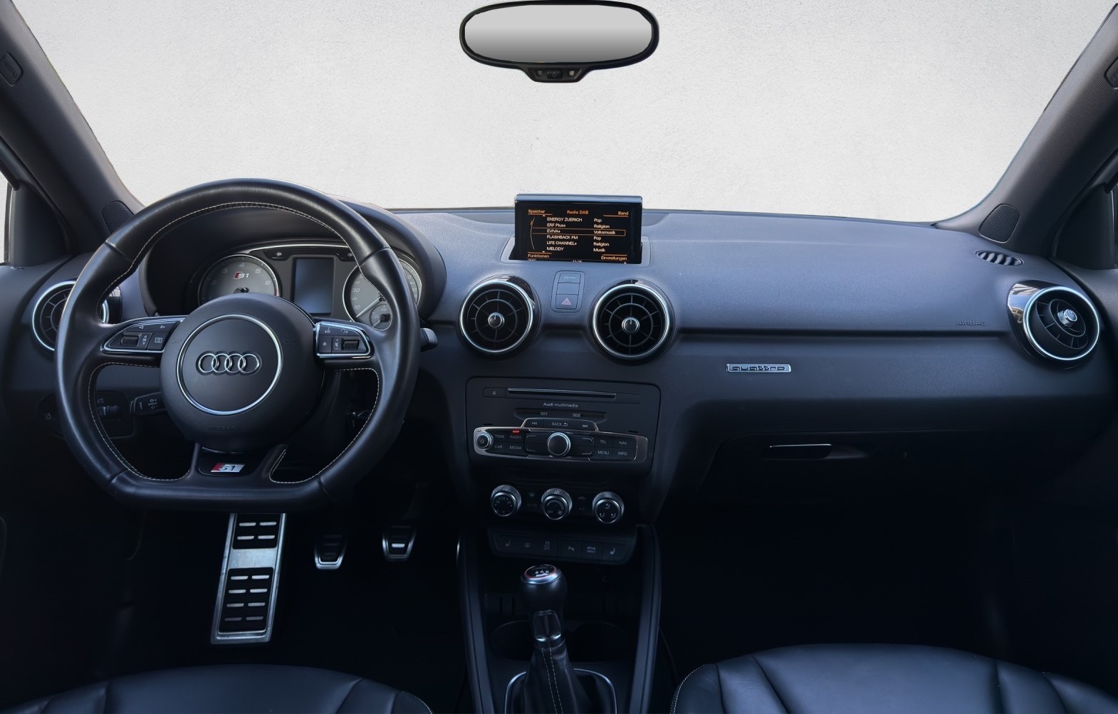 AUDI S1 Sportback 2.0 TFSI quattro-image-12