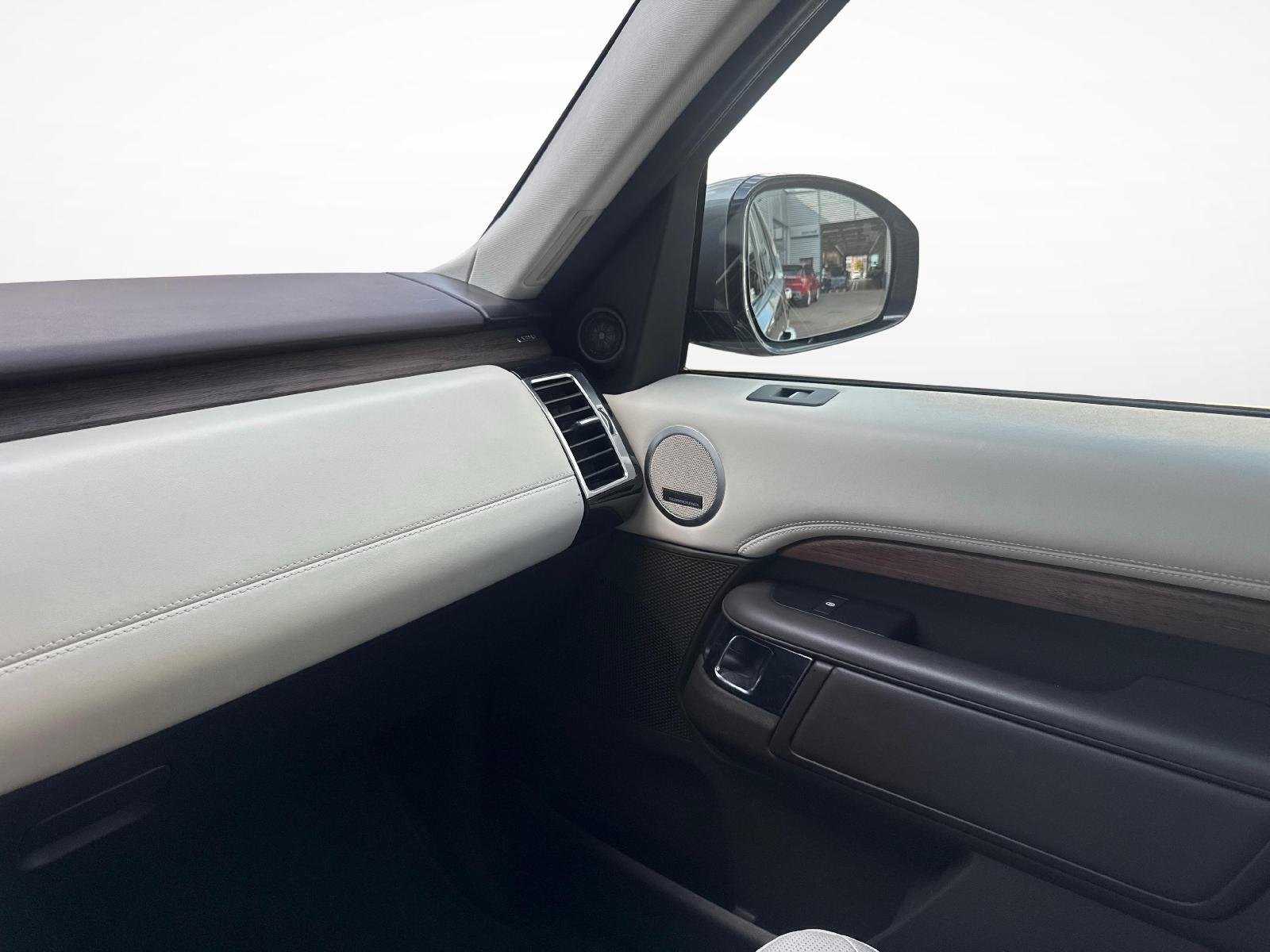 LAND ROVER Discovery 3.0 SDV6 HSE Luxury-image-14