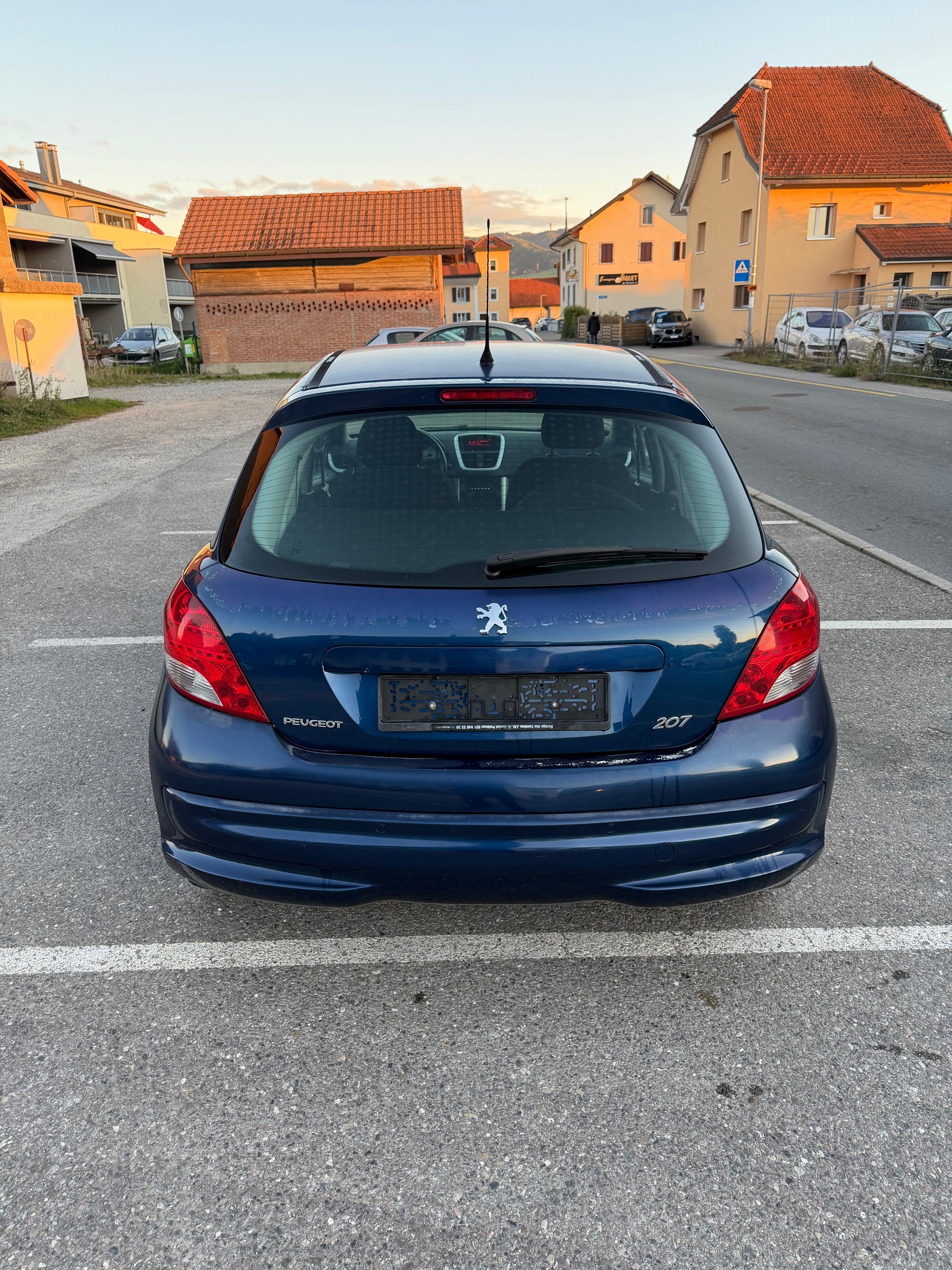 PEUGEOT 207 1.4 16V Millesim 200-image-6