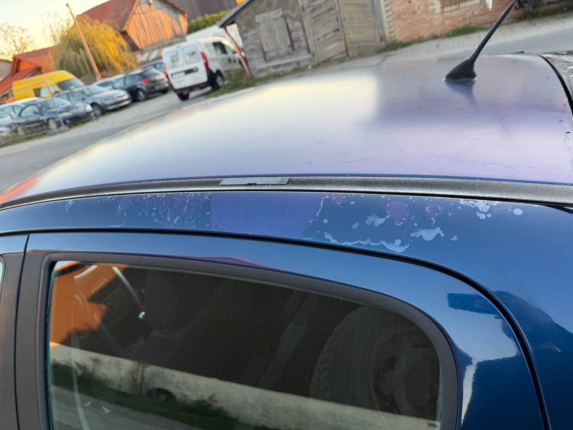 PEUGEOT 207 1.4 16V Millesim 200-image-9