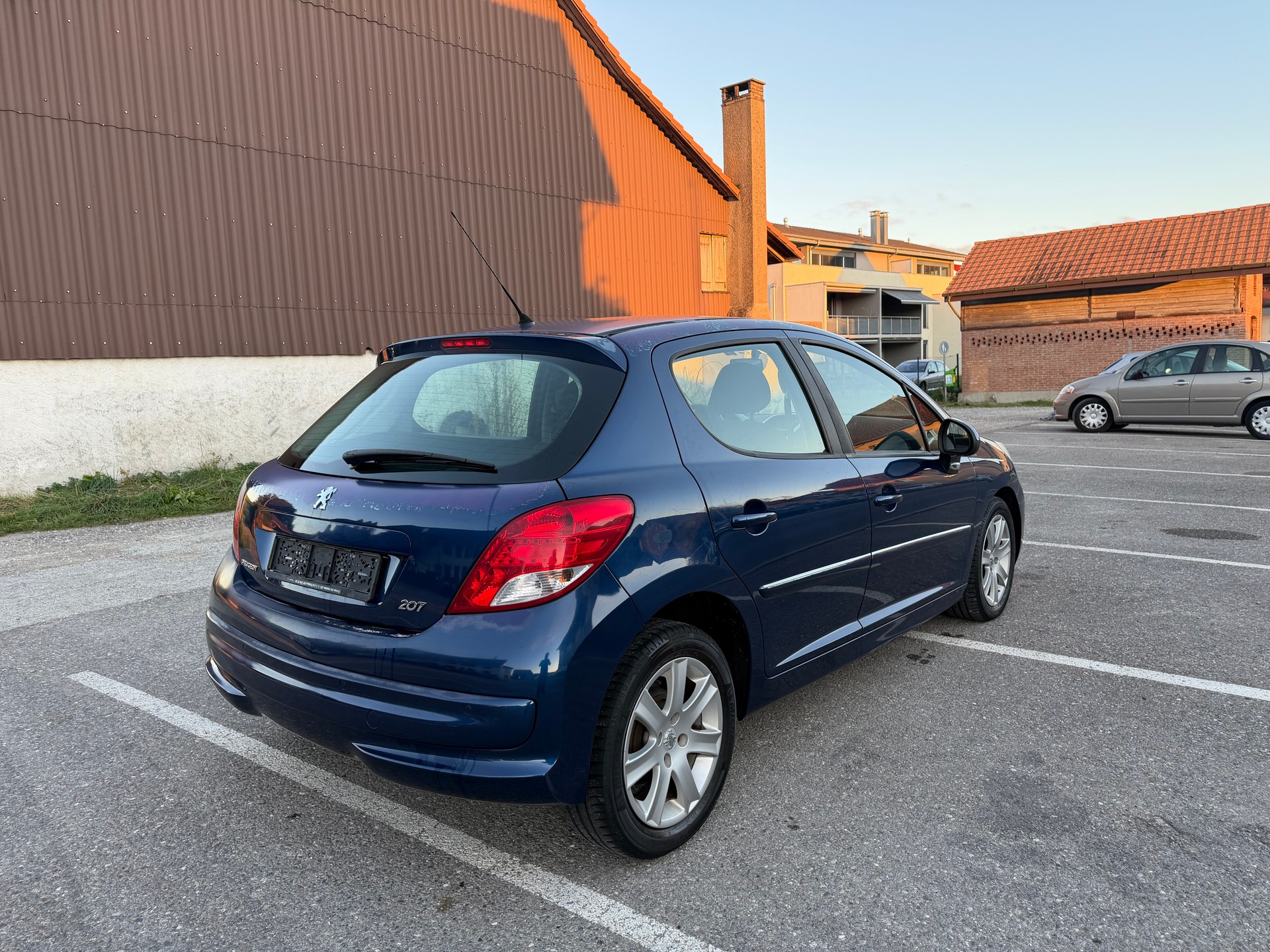PEUGEOT 207 1.4 16V Millesim 200-image-5