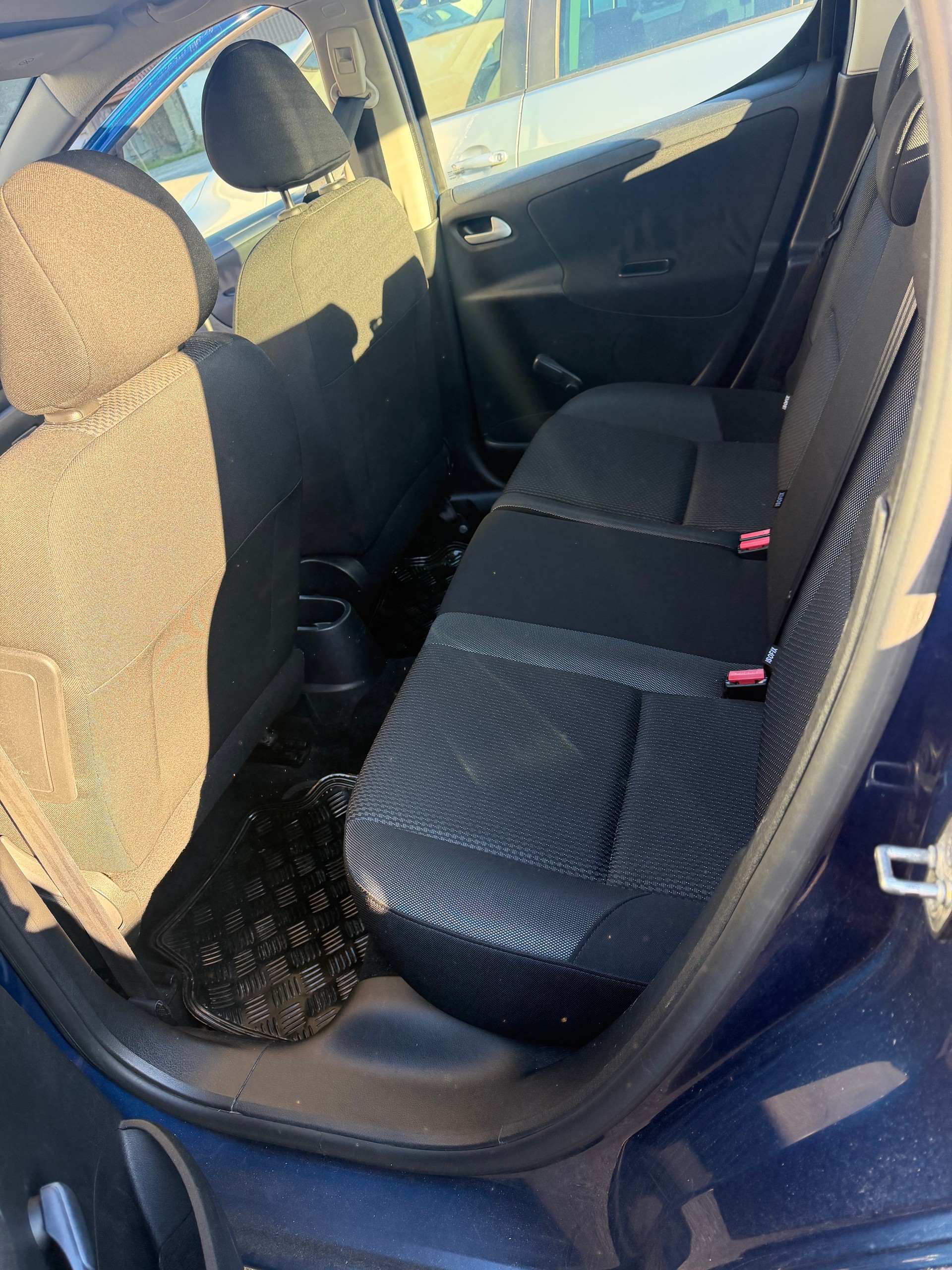 PEUGEOT 207 1.4 16V Millesim 200-image-8