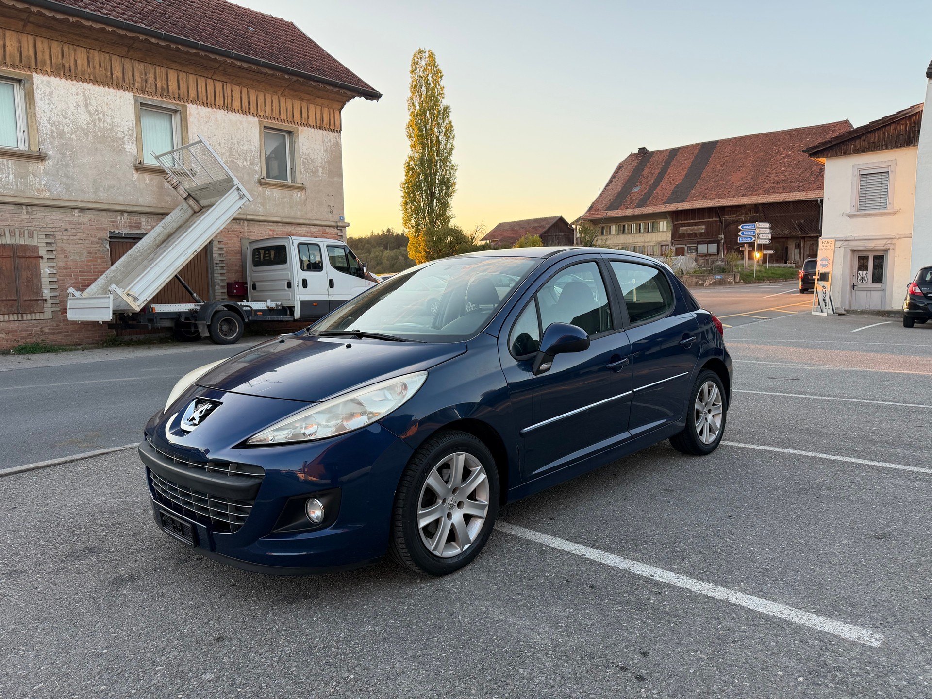 PEUGEOT 207 1.4 16V Millesim 200-image-1