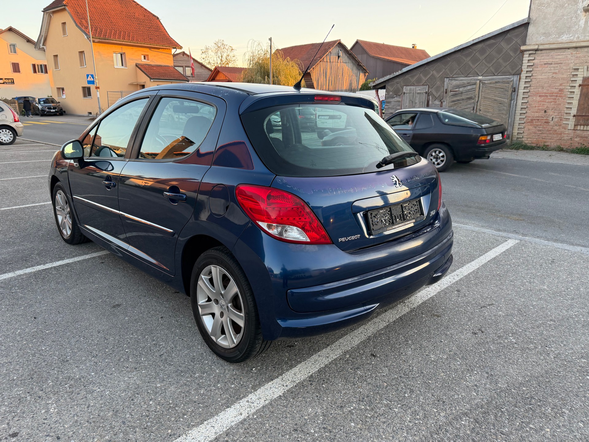 PEUGEOT 207 1.4 16V Millesim 200-image-4