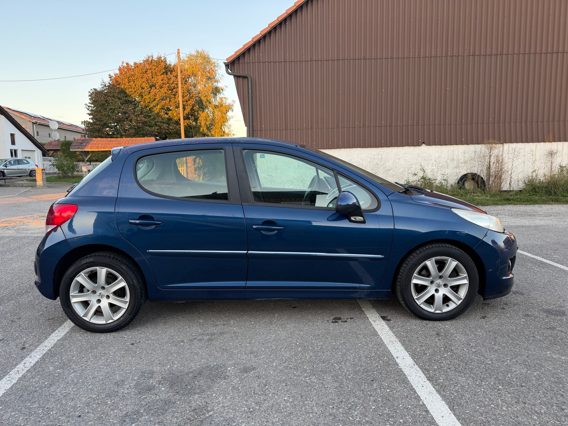 PEUGEOT 207 1.4 16V Millesim 200-image-3