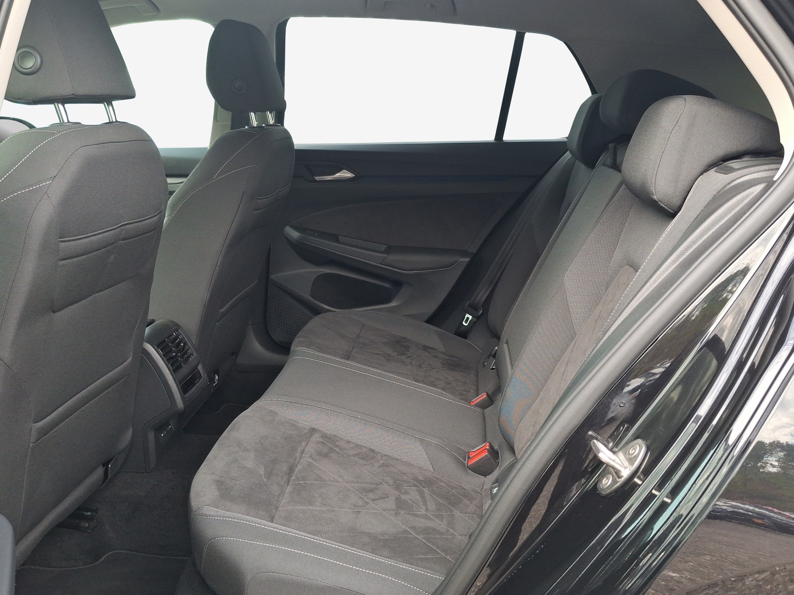 VW Golf 1.4 TSI PHEV Selection-image-11