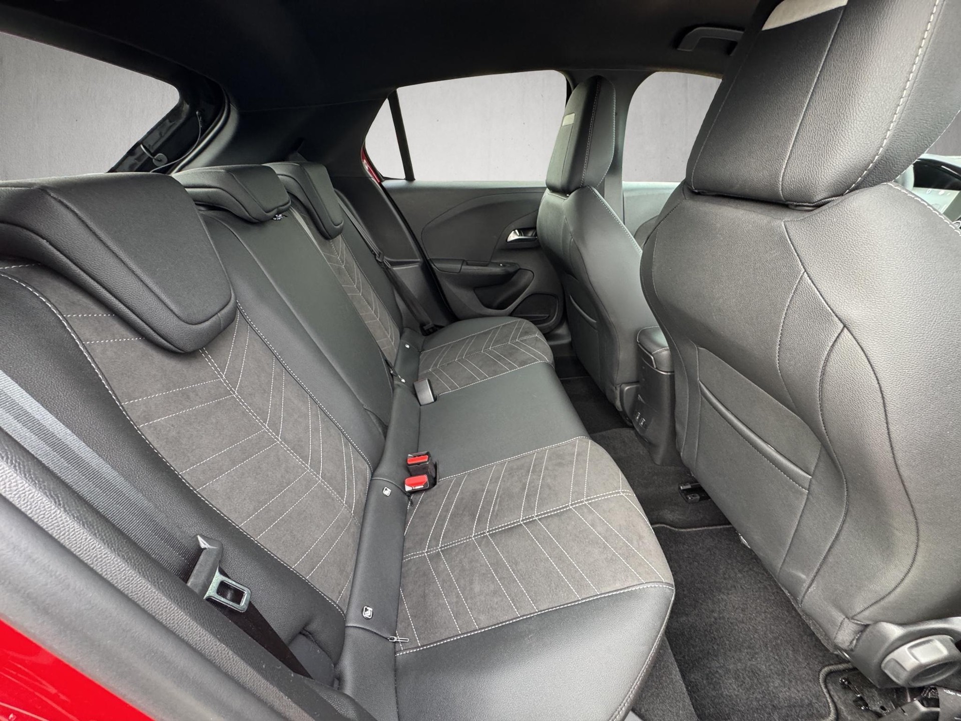 OPEL Corsa 1.2 T 145 Hybrid Ultimate-image-10