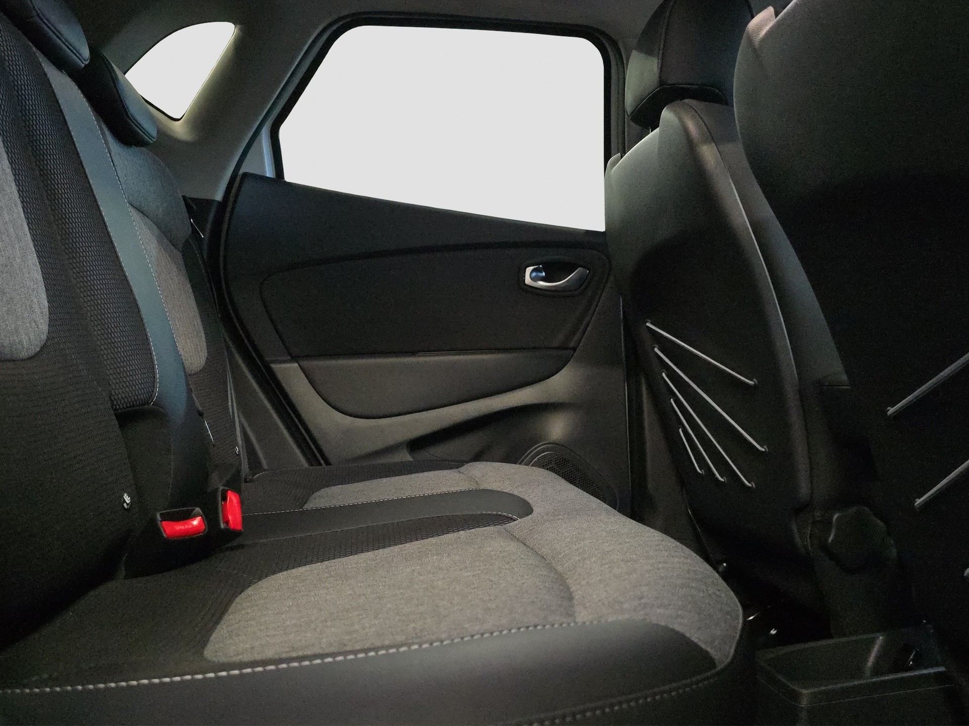 RENAULT Captur 1.2 T 16V 90th Anniversary EDC-image-15