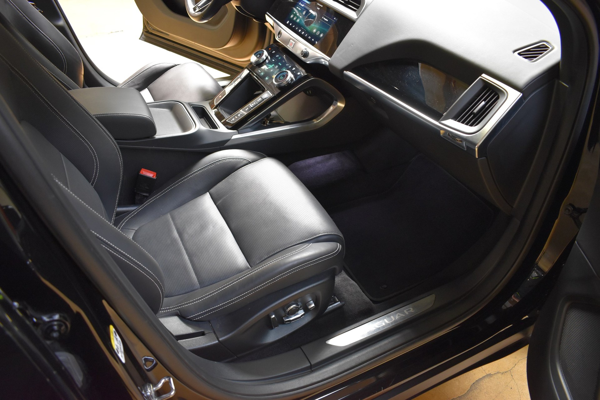 JAGUAR I-Pace EV400 SE AWD-image-30