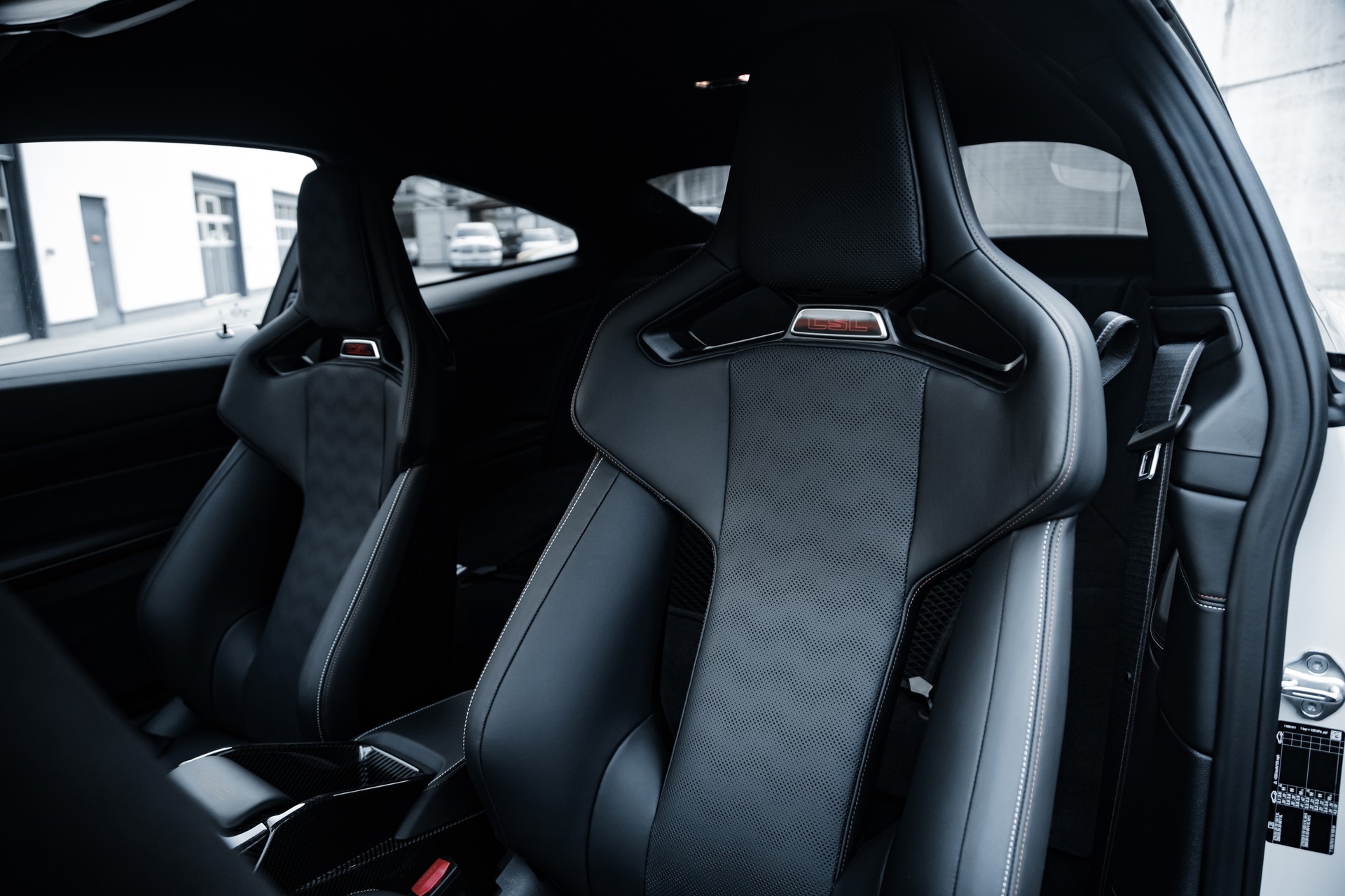 BMW M4 CSL Coupé-image-23