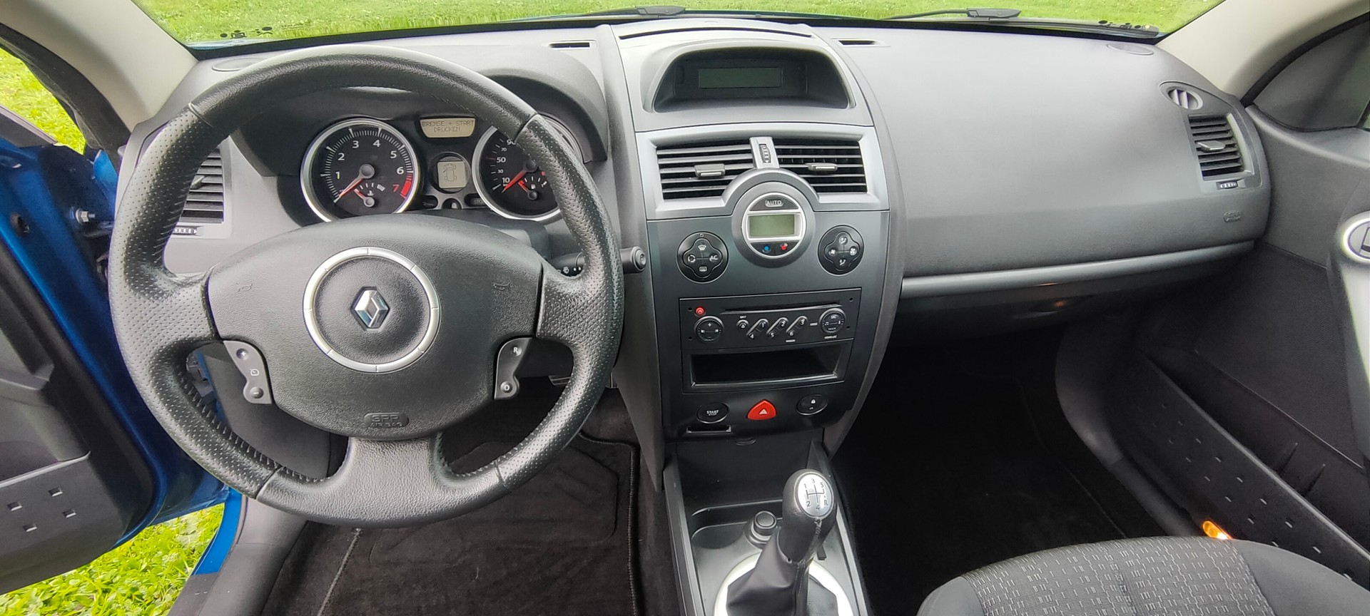RENAULT Mégane C-C 1.6 16V Dynamique Confort-image-12