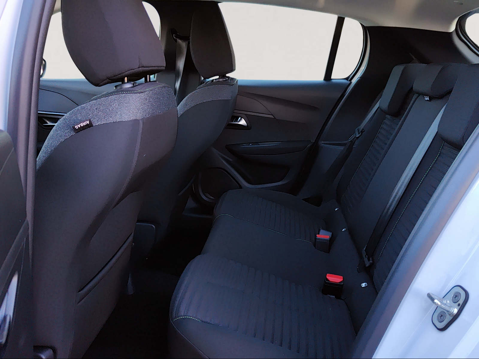 PEUGEOT 208 1.2 MHEV 100 Active-image-10