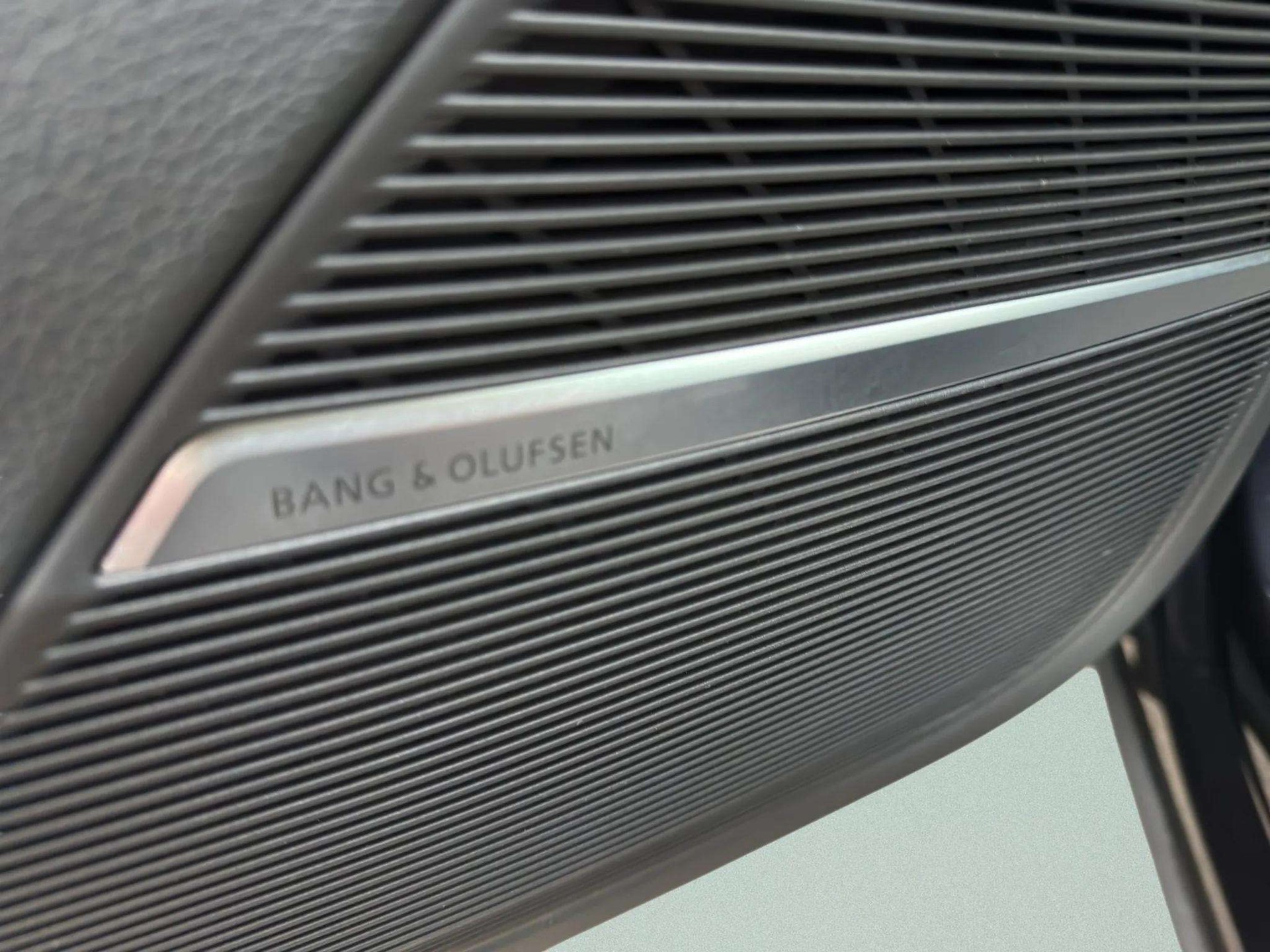 AUDI SQ8 TFSI quattro tiptronic-image-10
