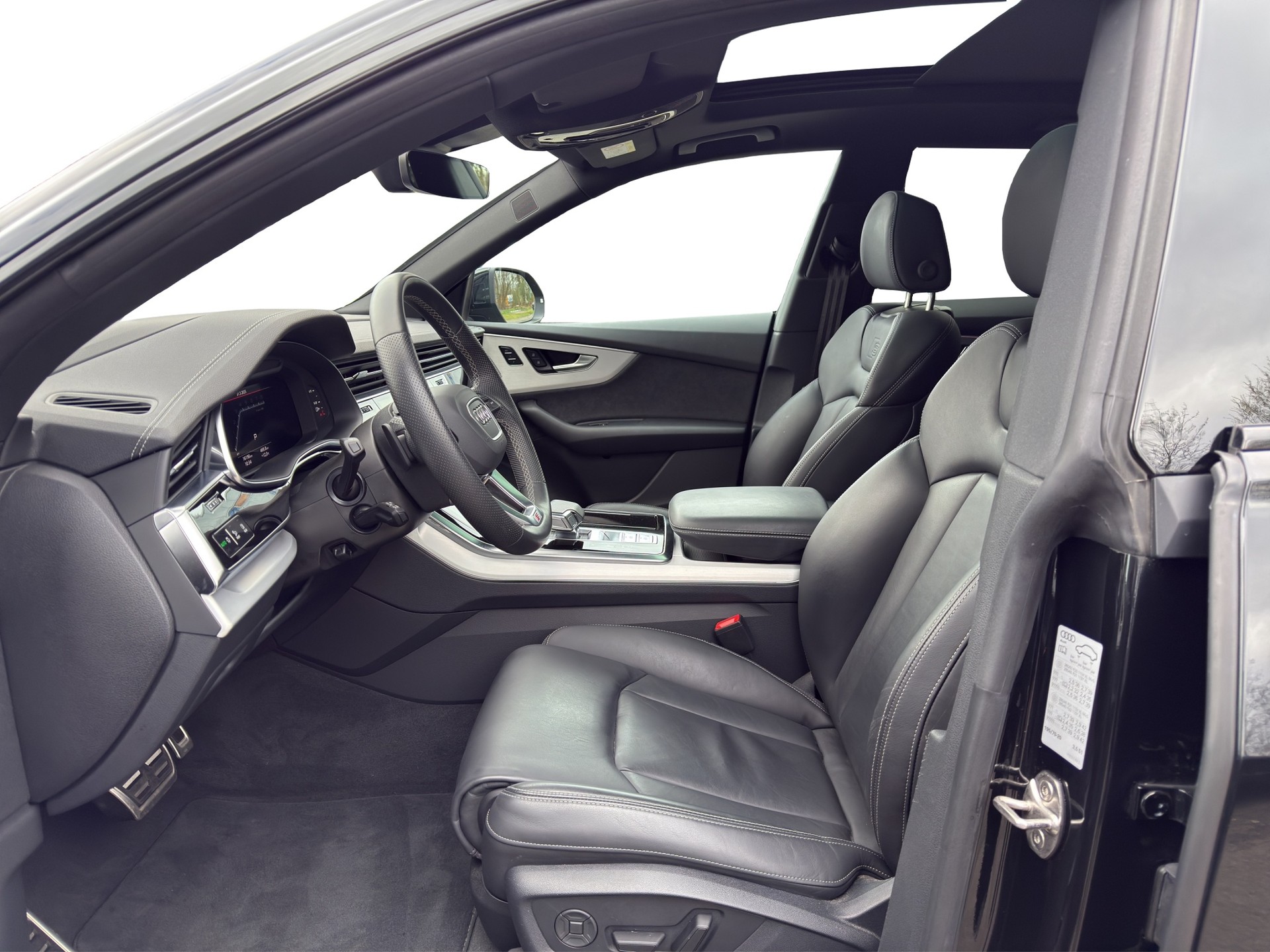 AUDI SQ8 TFSI quattro tiptronic-image-9
