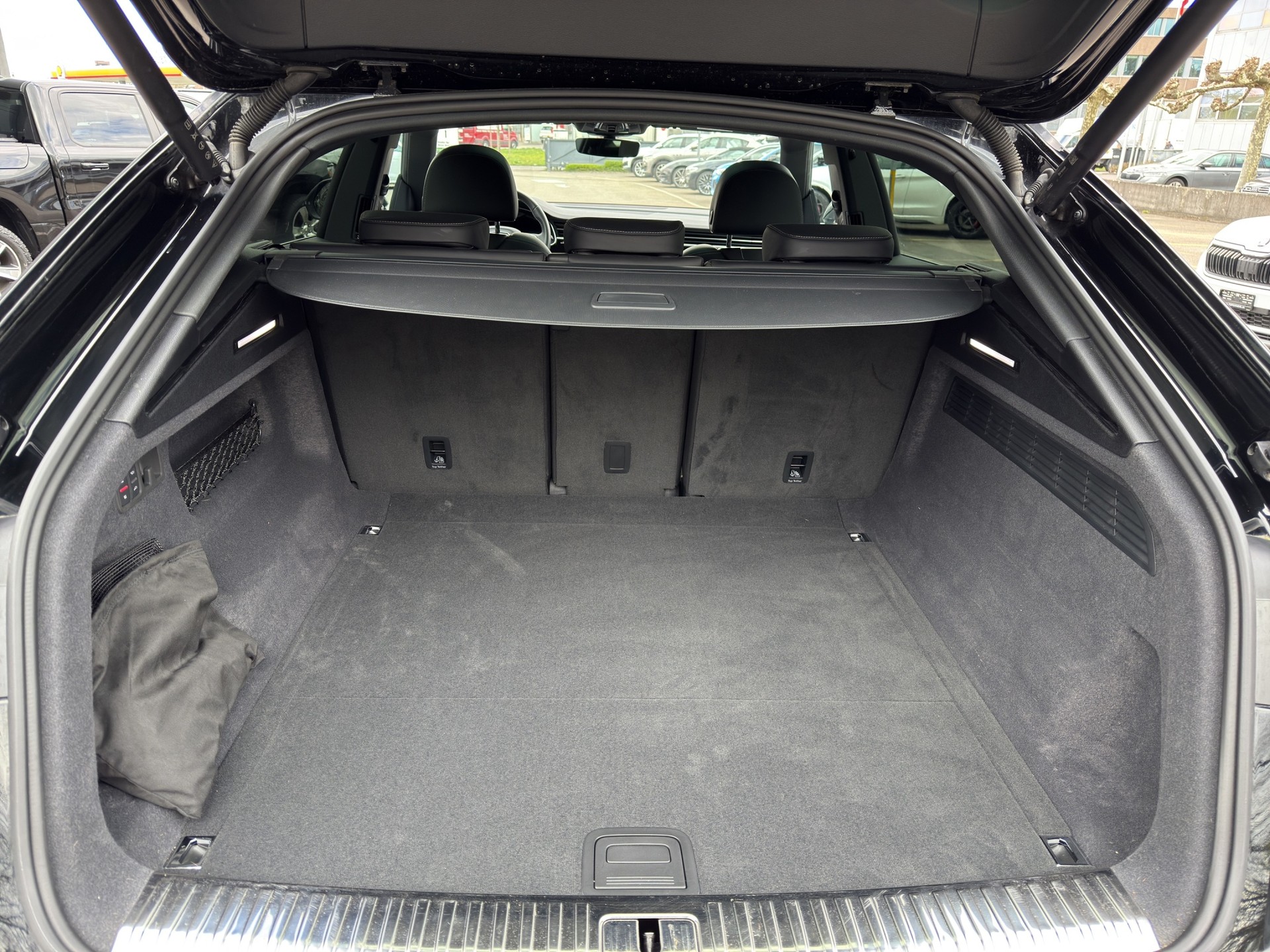 AUDI SQ8 TFSI quattro tiptronic-image-14