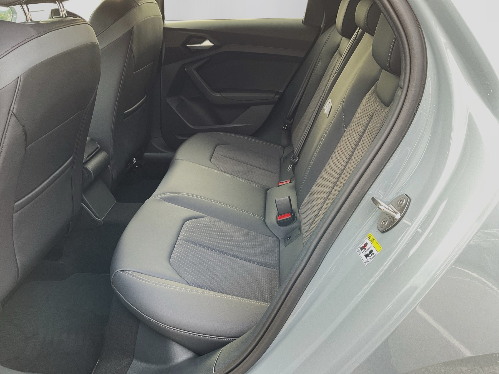 AUDI A1 Sportback 35 TFSI S Line S-tronic-image-11