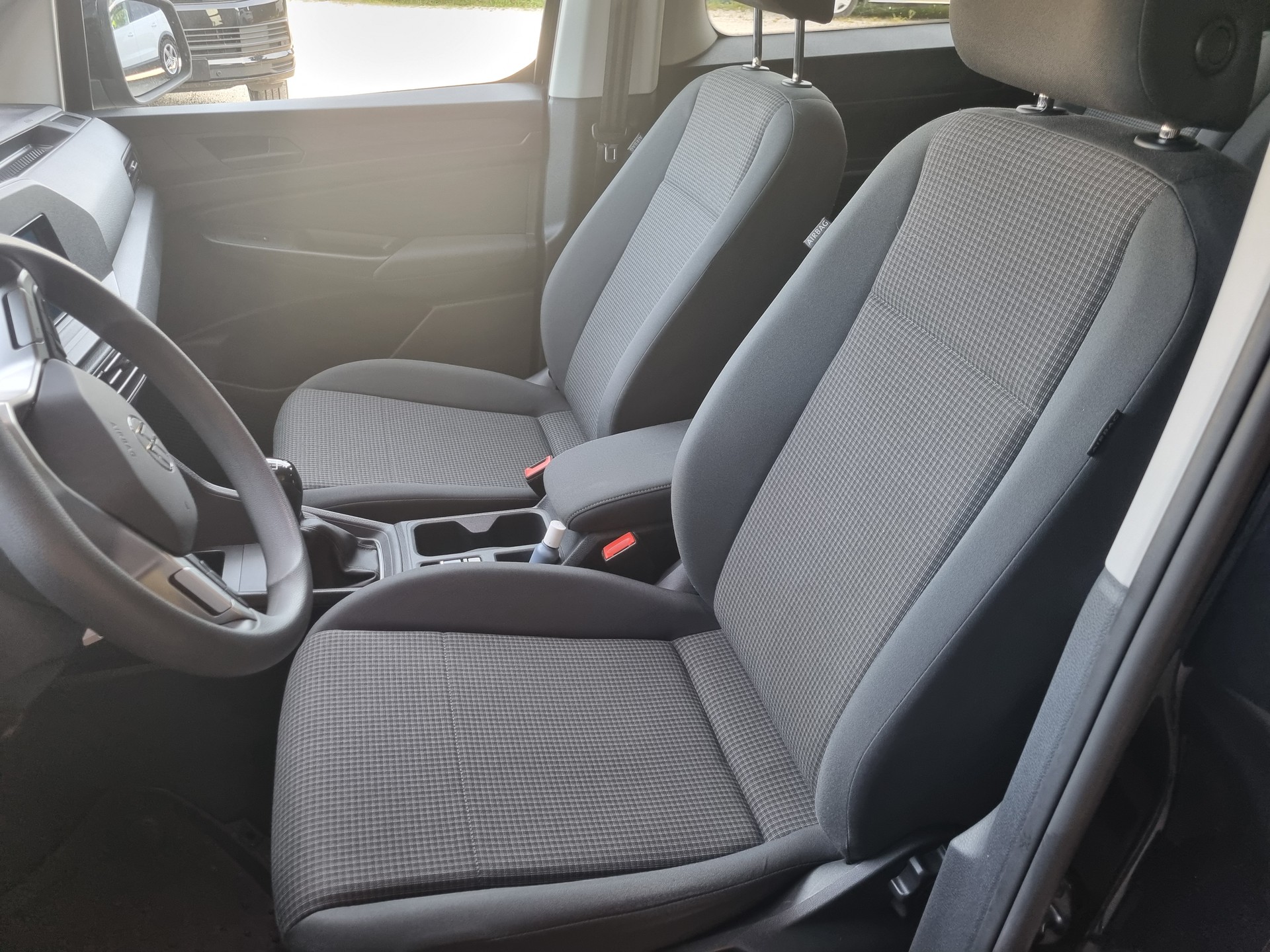VW Caddy Maxi 2.0 TDI-image-7