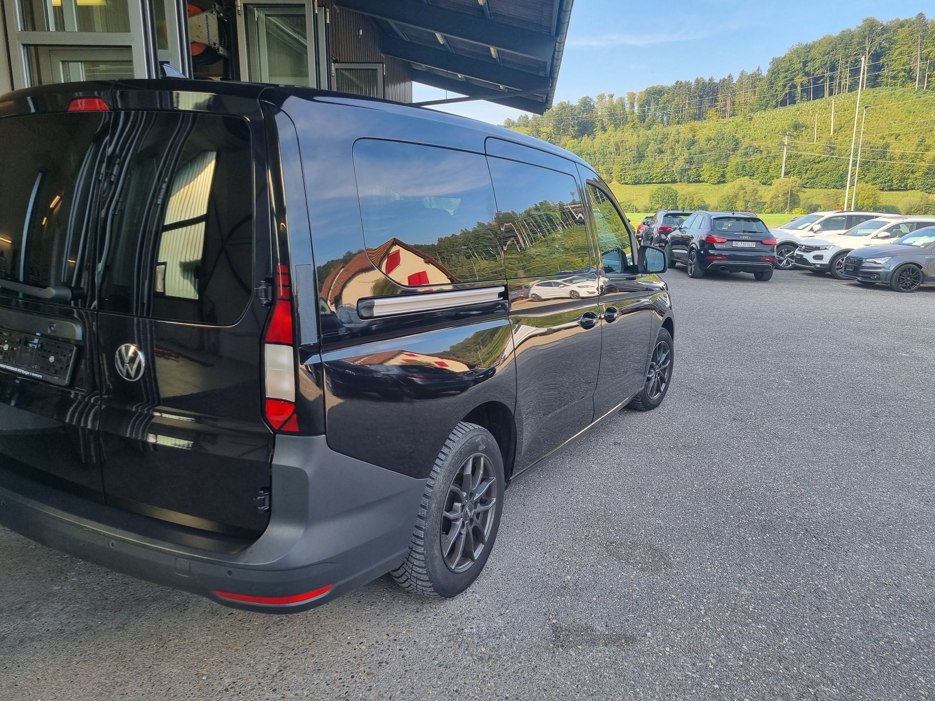 VW Caddy Maxi 2.0 TDI-image-3