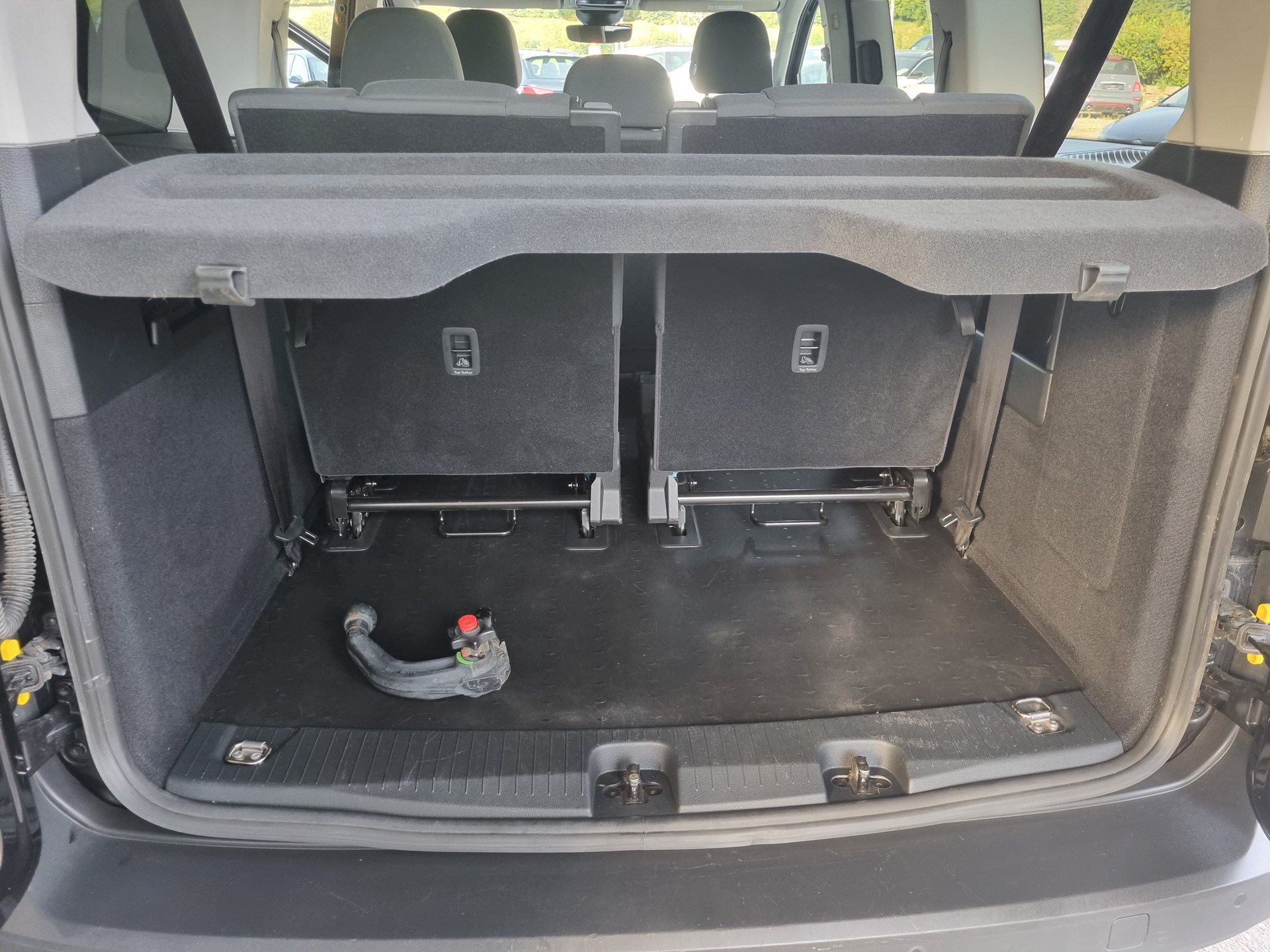 VW Caddy Maxi 2.0 TDI-image-10
