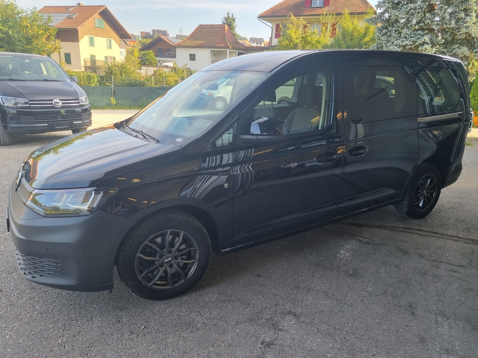 VW Caddy Maxi 2.0 TDI-image-6