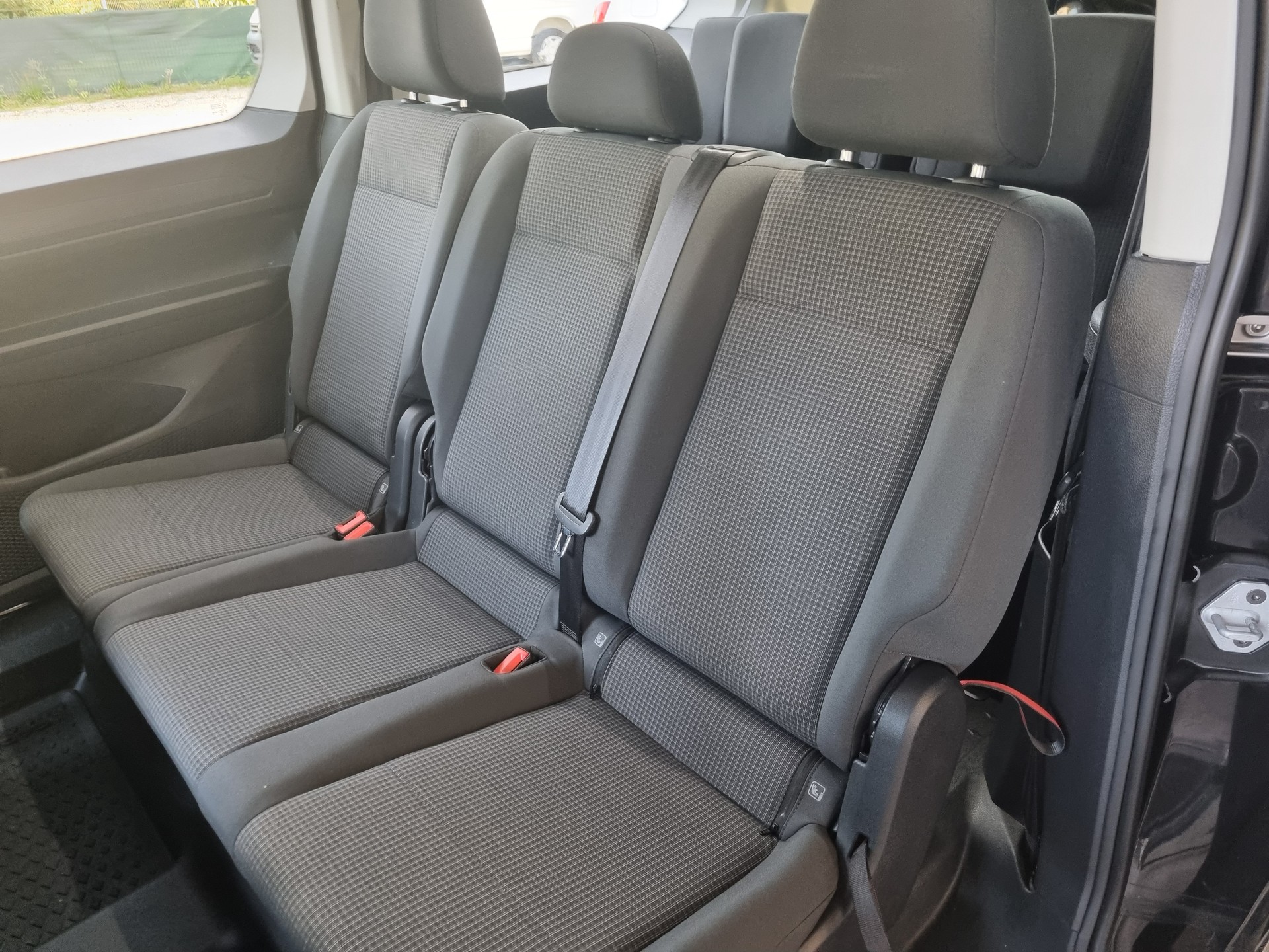 VW Caddy Maxi 2.0 TDI-image-8