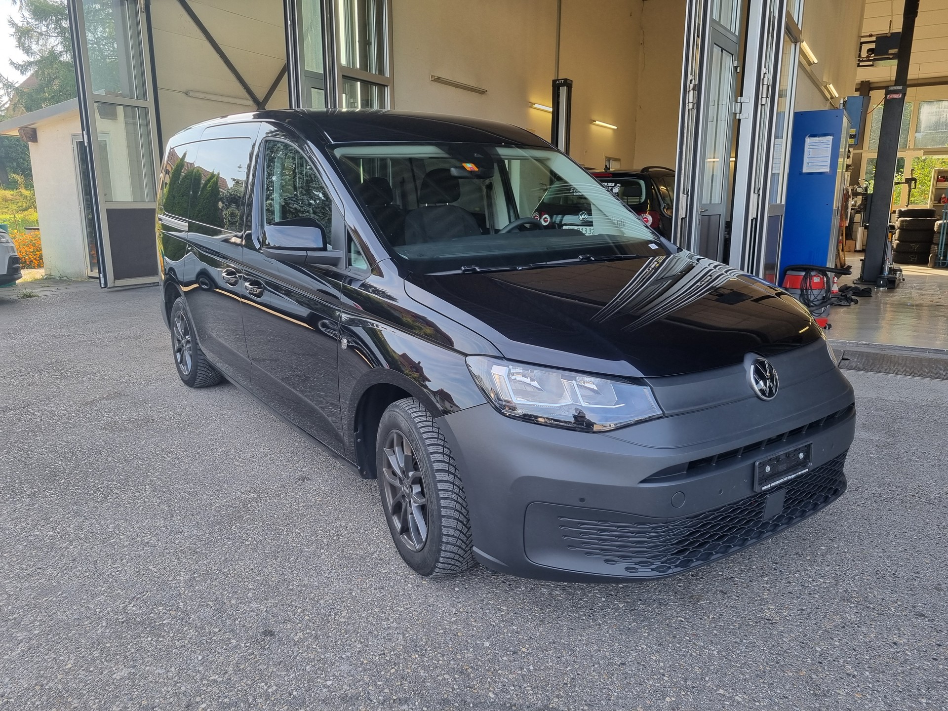 VW Caddy Maxi 2.0 TDI-image-1