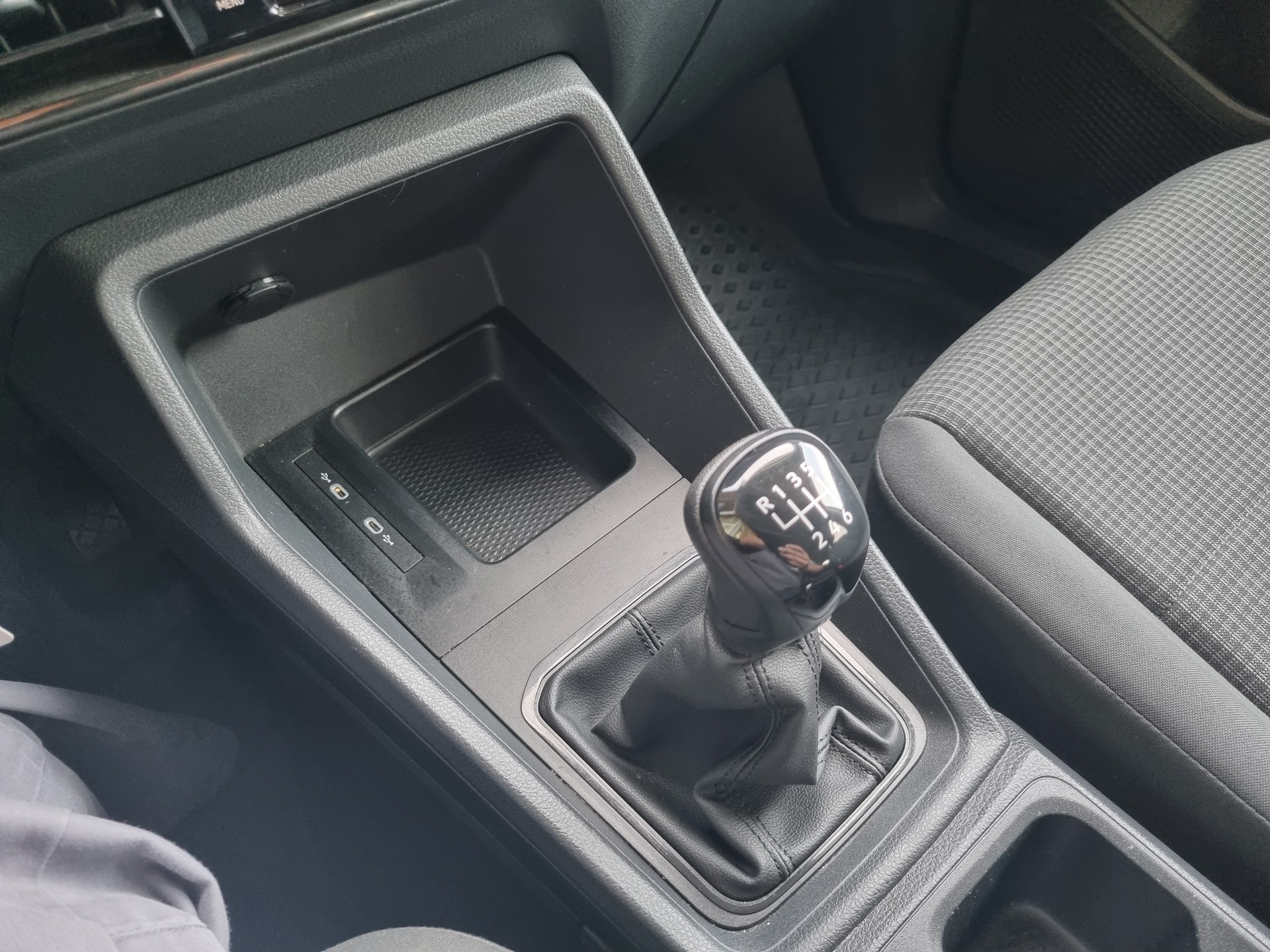 VW Caddy Maxi 2.0 TDI-image-13