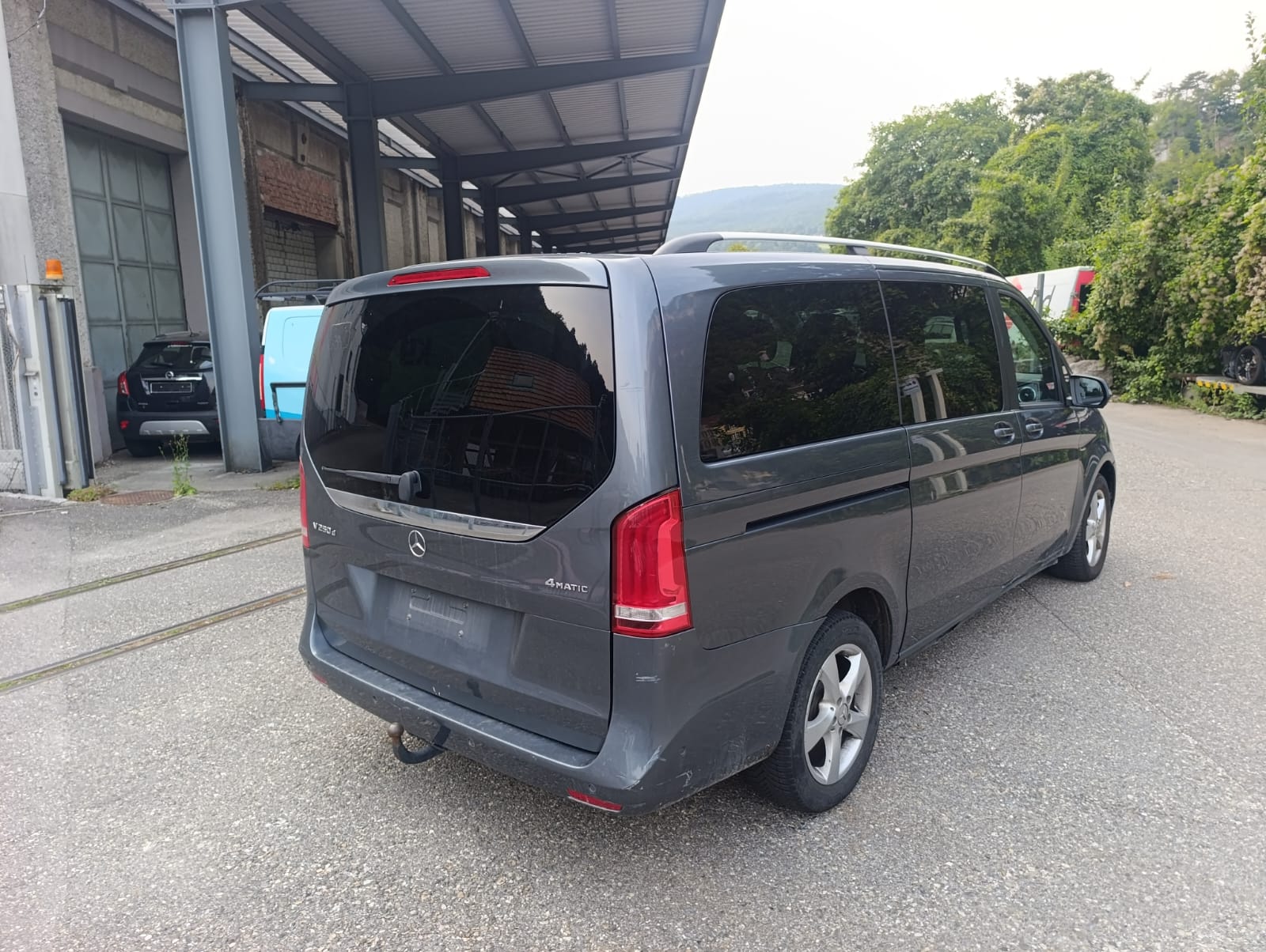 MERCEDES-BENZ V 250 d Avantgarde lang 4Matic 7G-Tronic-image-2