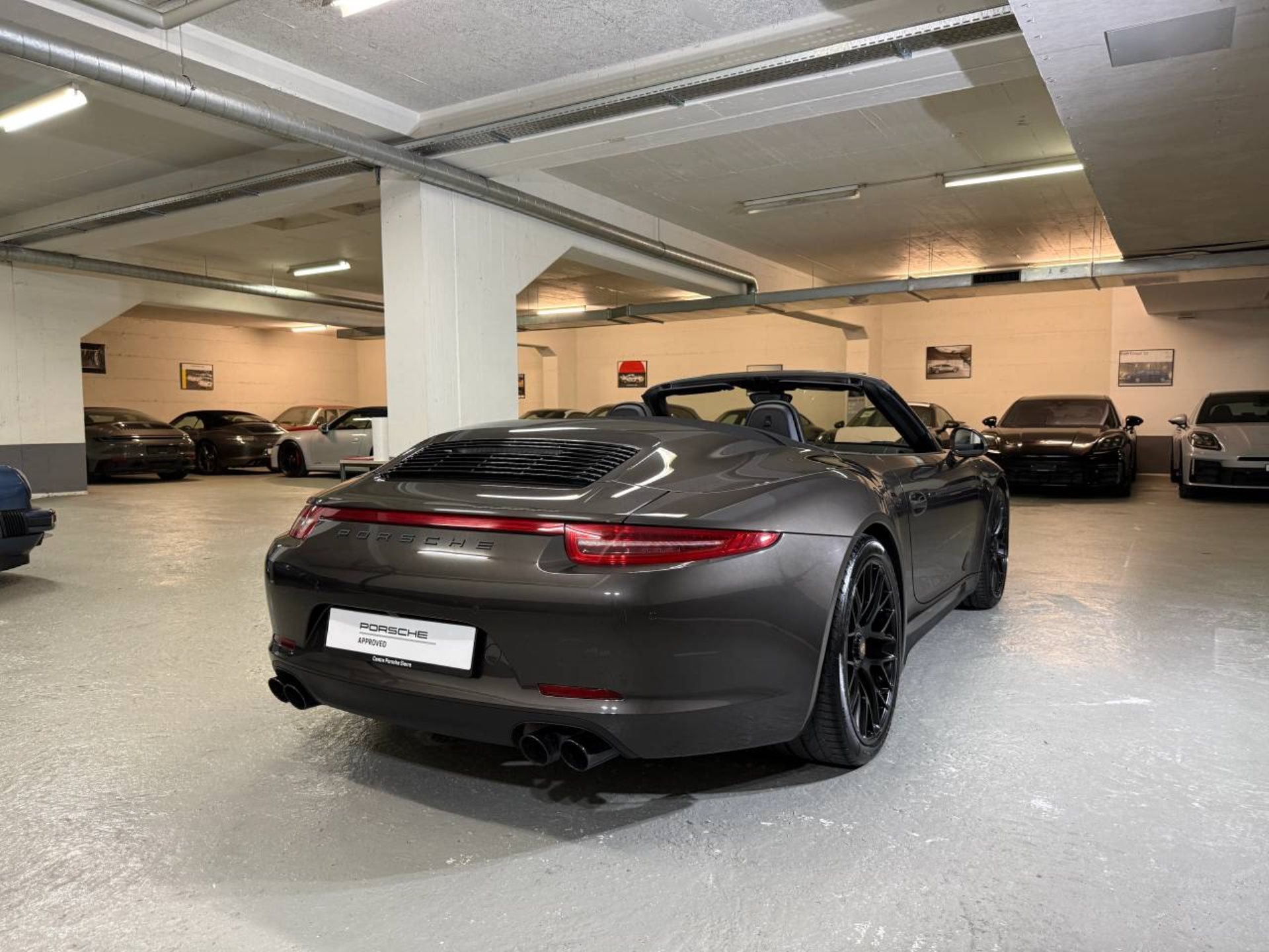 PORSCHE 911 Carrera 4 GTS Cabriolet-image-6