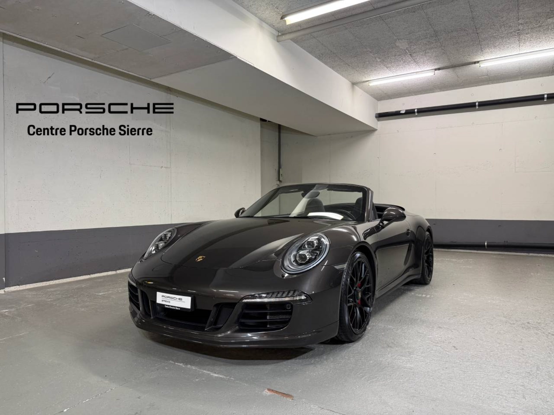 PORSCHE 911 Carrera 4 GTS Cabriolet-image-0