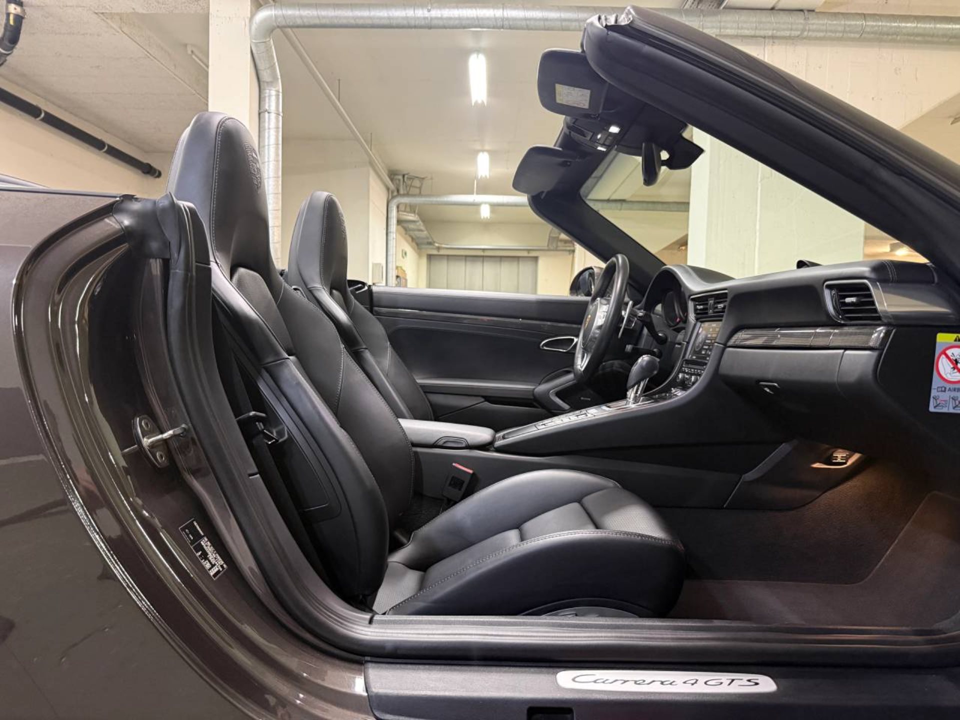 PORSCHE 911 Carrera 4 GTS Cabriolet-image-21