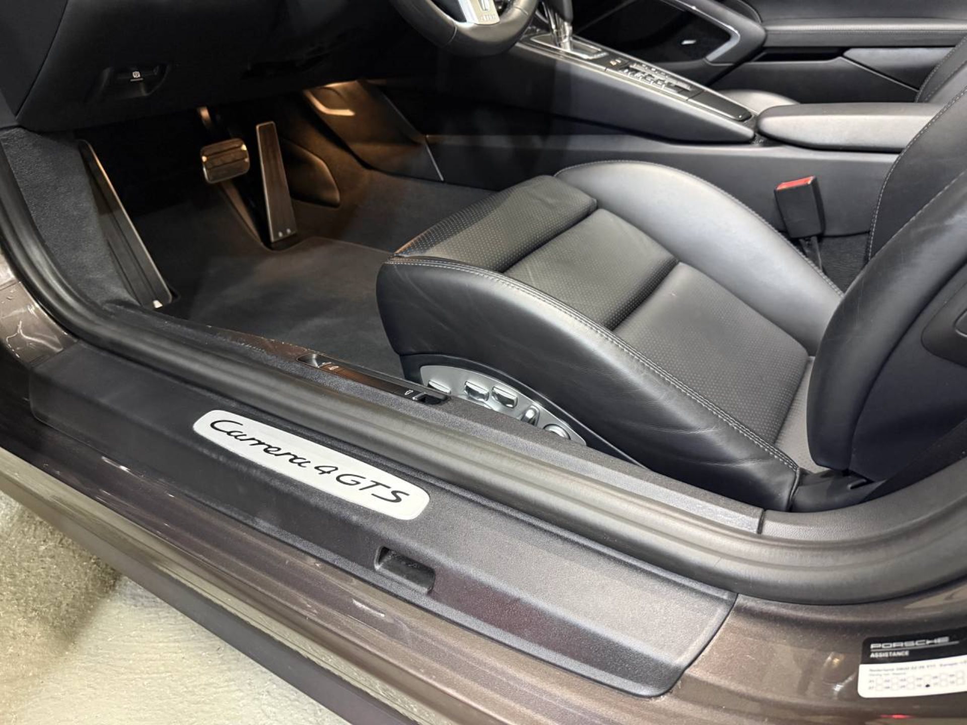 PORSCHE 911 Carrera 4 GTS Cabriolet-image-26