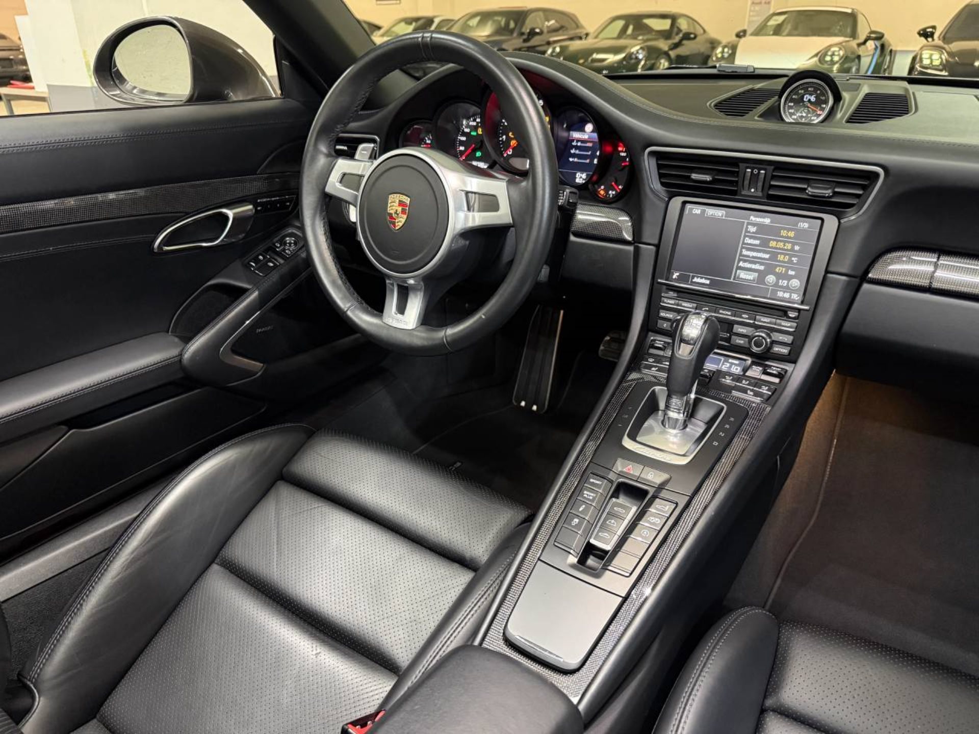 PORSCHE 911 Carrera 4 GTS Cabriolet-image-13