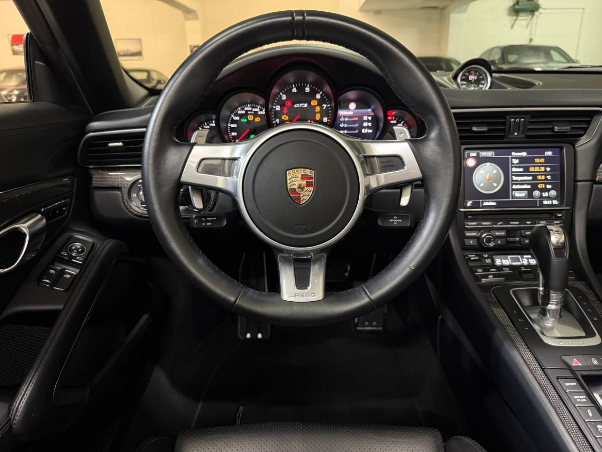 PORSCHE 911 Carrera 4 GTS Cabriolet-image-14